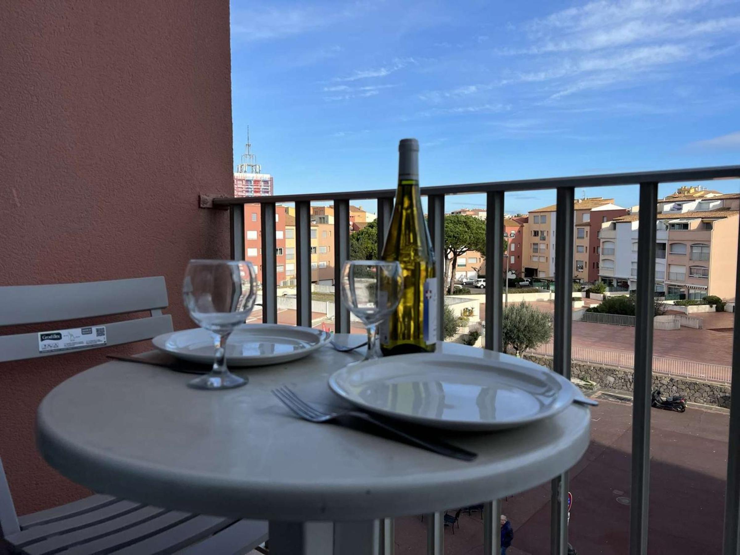 Studio Centre avec Piscine, Balcon et Proximité Plage, 2 Personnes - FR-1-702-3 Images