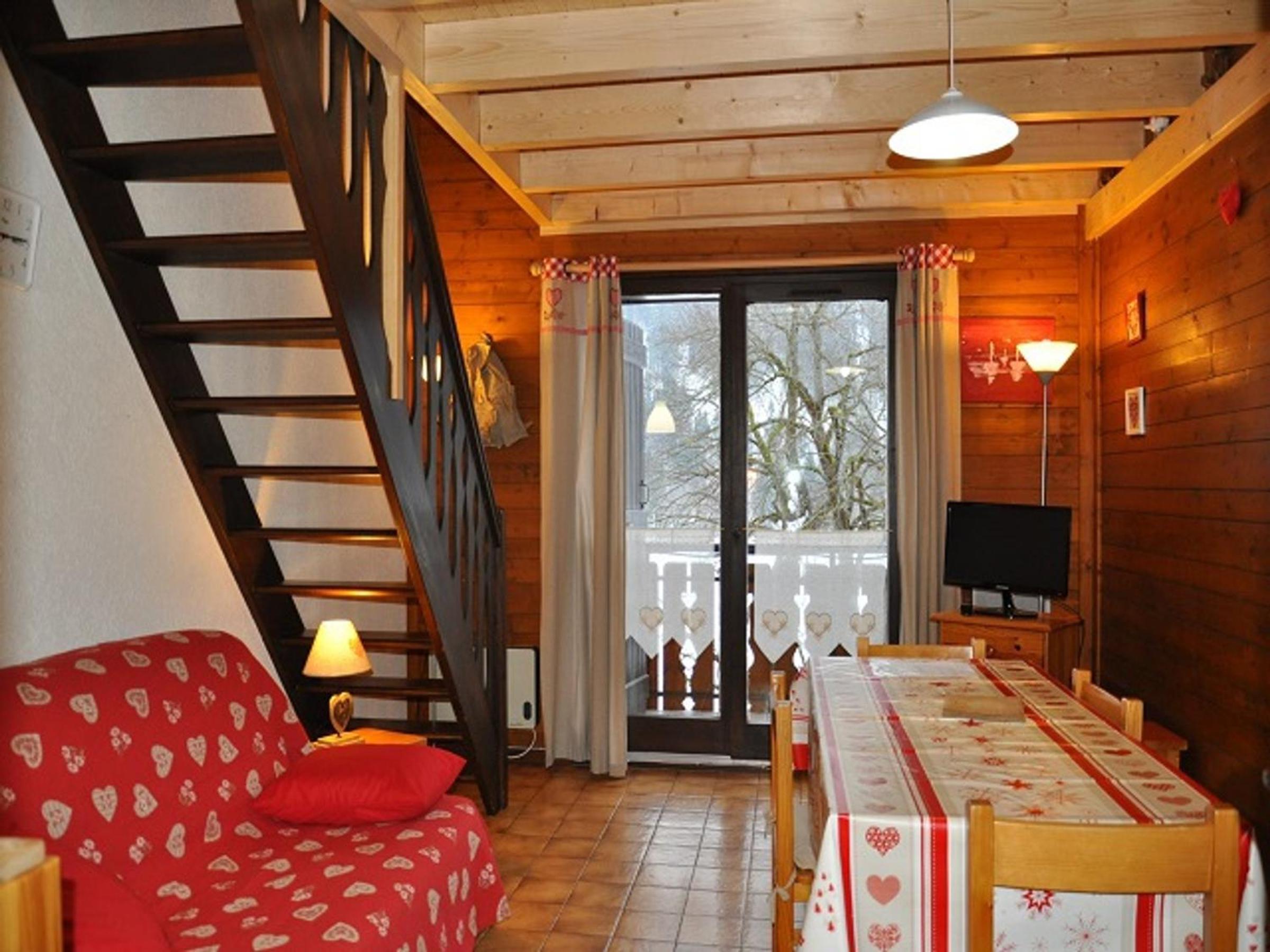 Appartement cosy avec balcon, proche télécabine, parking, 6 pers. - FR-1-692-28 Images