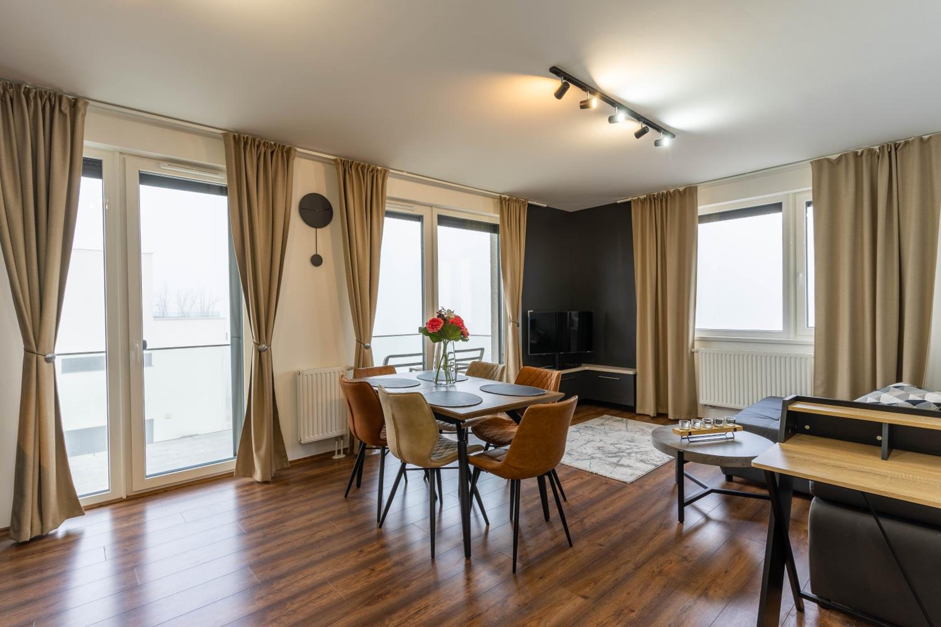 LakeView Apartment 305 Beachfront Images