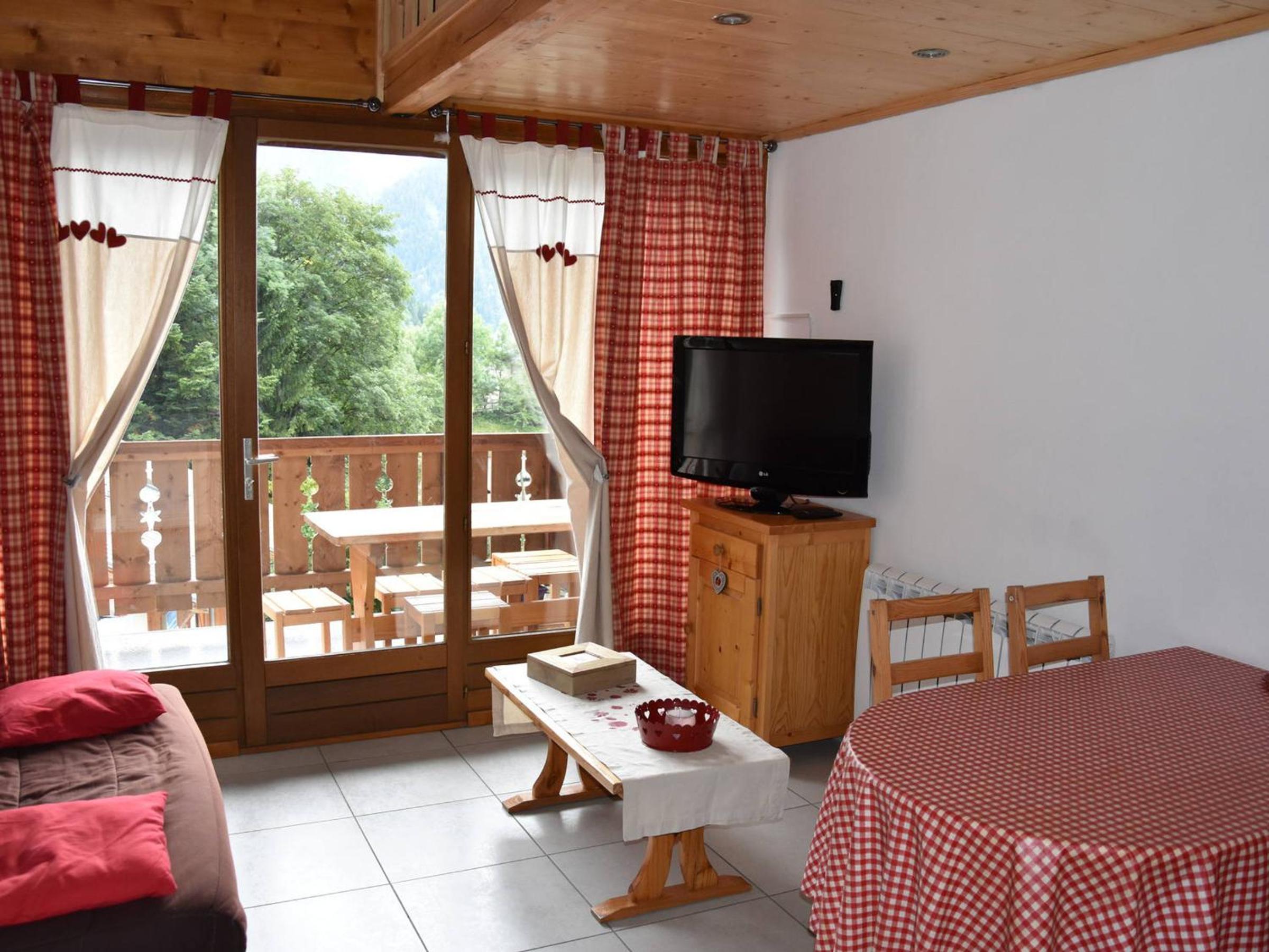 Studio mezzanine, terrasse sud, proche commerces et télécabine à Champagny-en-Vanoise - FR-1-464-17 Images