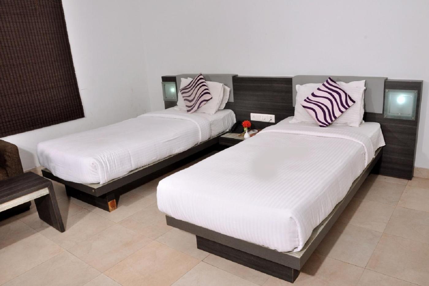 Hotel Palm shore Images