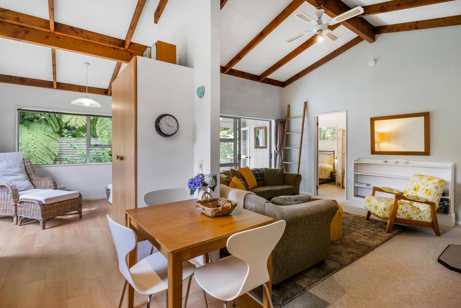 West and Relaxation - Greytown Holiday Home Images