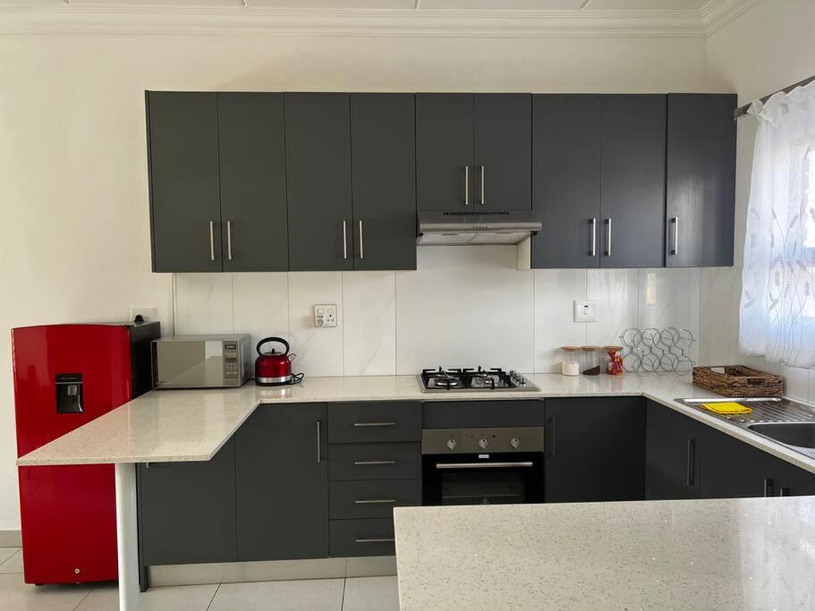 PebetzeLuxuryHomes Near OR TAMBO AIRPORT Images