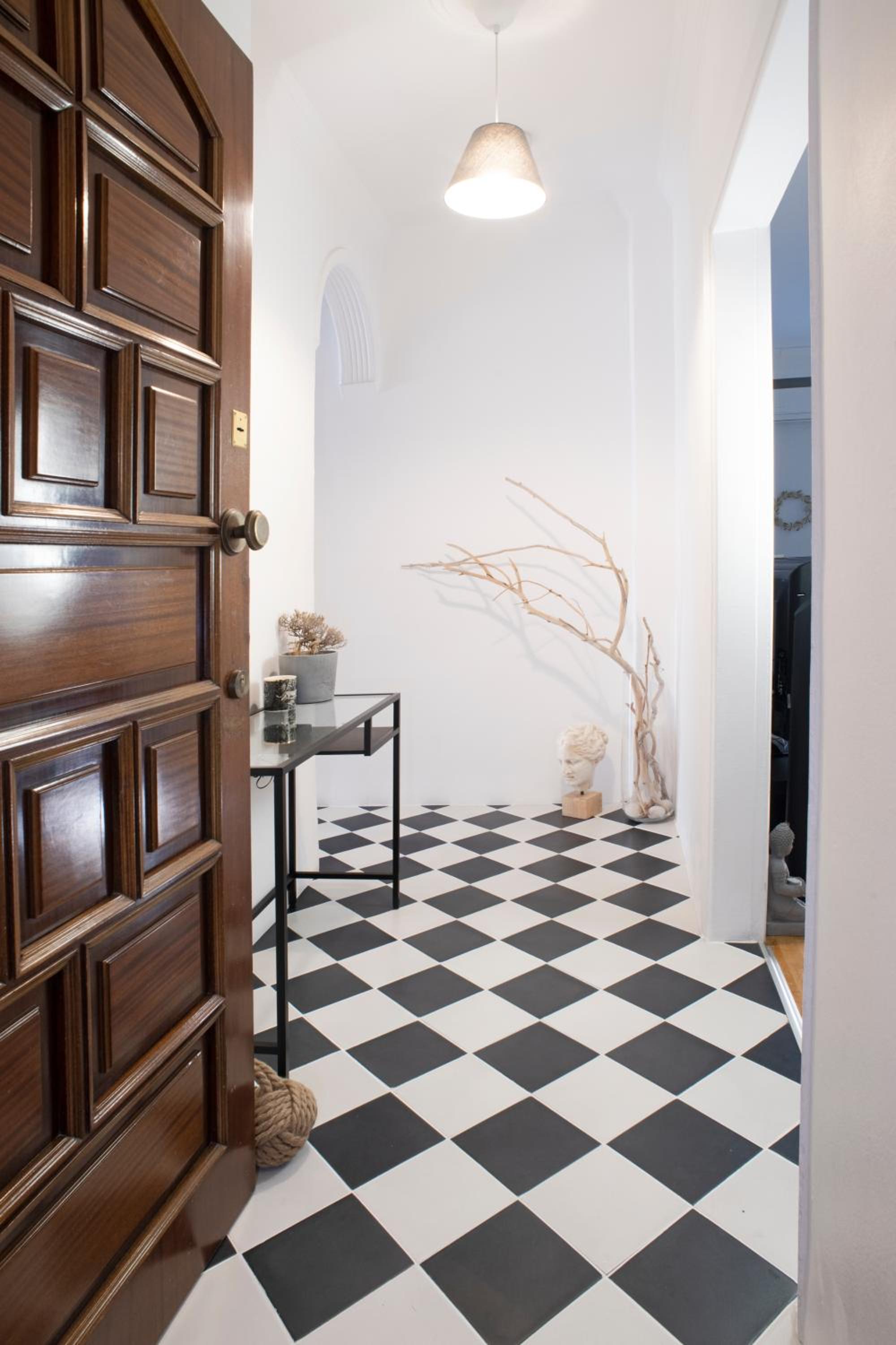 Spacious 82 m2 Two Bedroom classy apartment near City Center Images