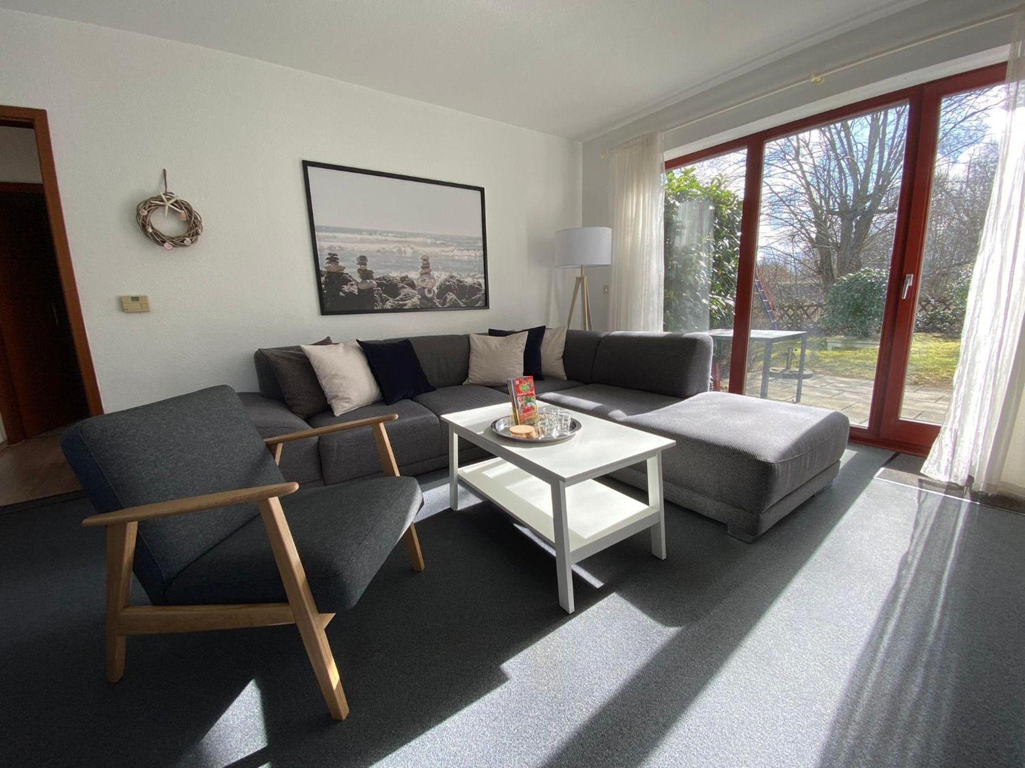 Ferienwohnung-Peter-Pan-mit-Sonnenterrasse-Garten-zwischen-Strand-Wald-Wiese-auf-Ruegen Images