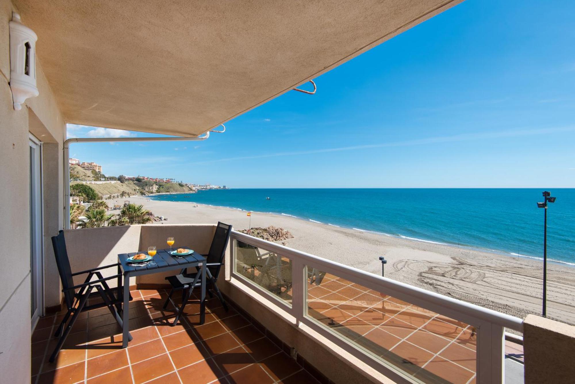 PRIVILEGE OF THE SEA, 1st Line Carvajal Beach- Fuengirola 3rd floor Images