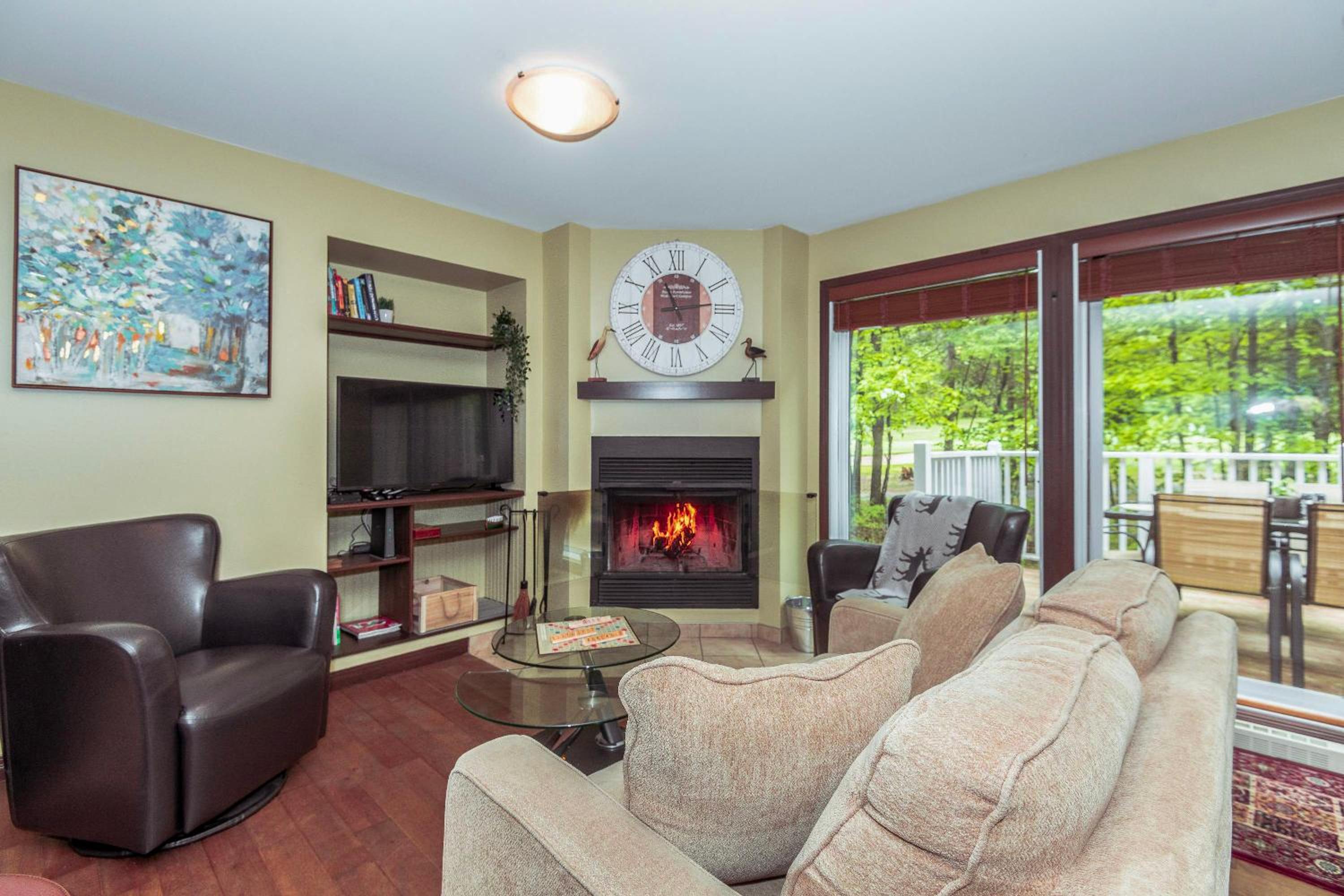 Townhouse With Free Shuttle To Tremblant Resort Images