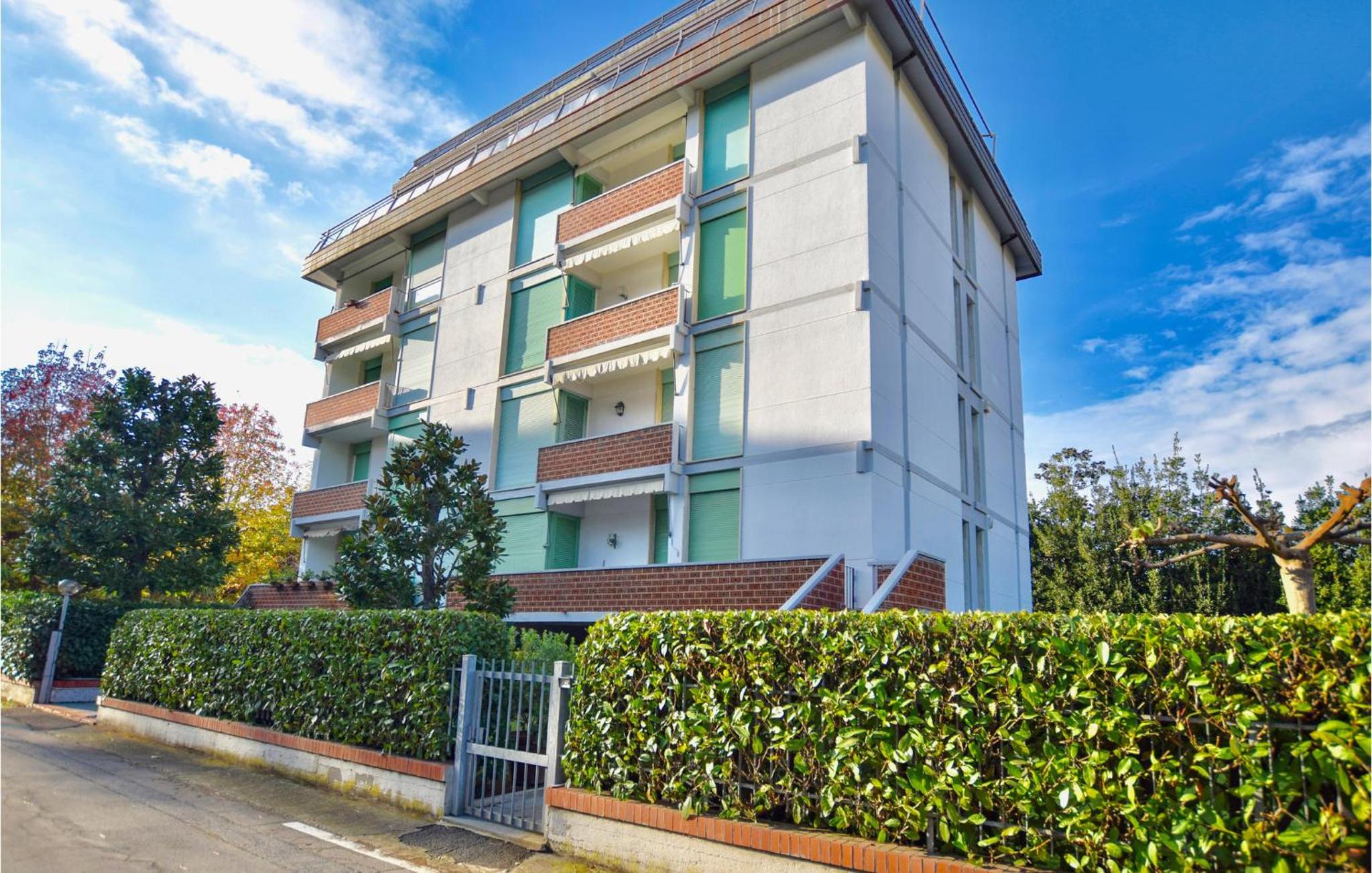 2 Bedroom Stunning Apartment In Lido Di Camaiore Images