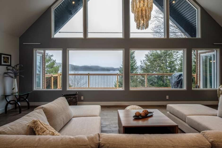 4bdrs Waterfront Chalet Wprivate Dock & Hot Tub Images