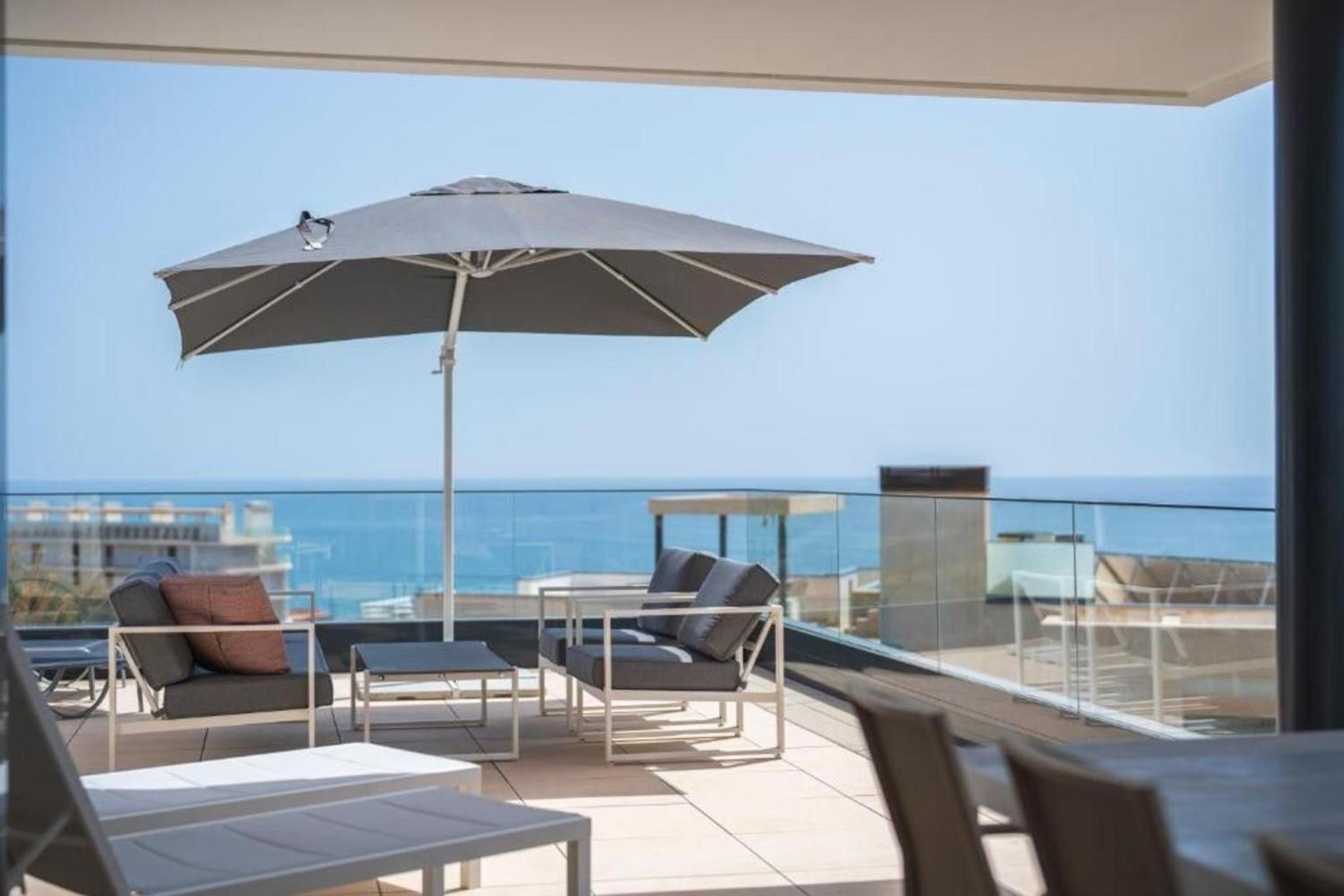 Modern apartment 300 m from Carvajal beach Images