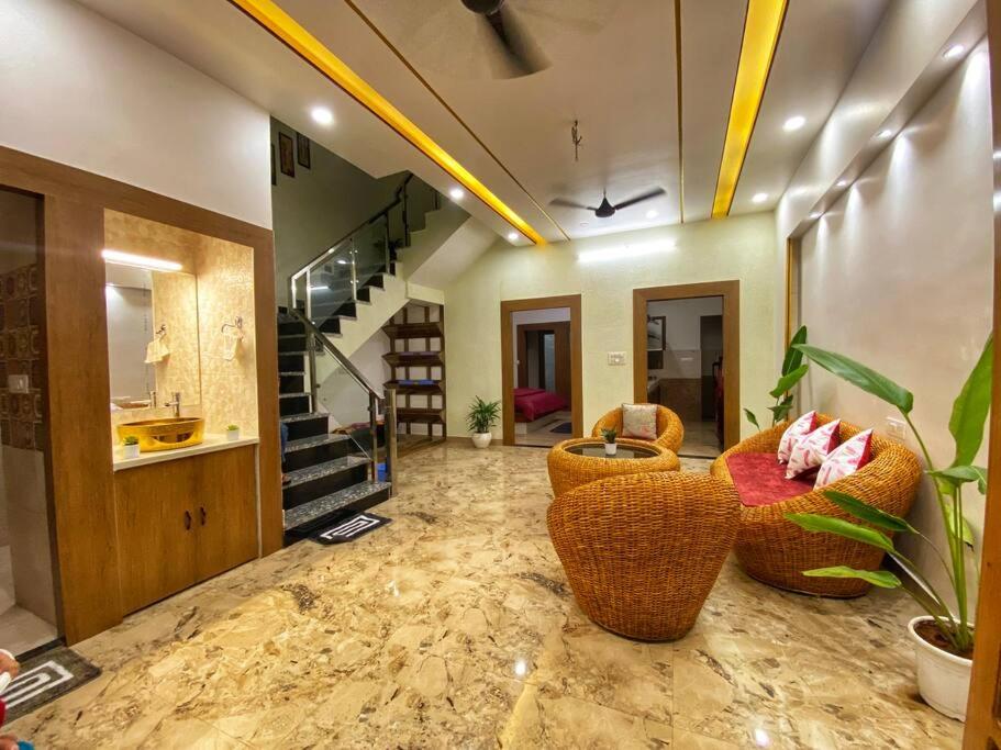 A radiant villa on Ganges with modern amenities Images