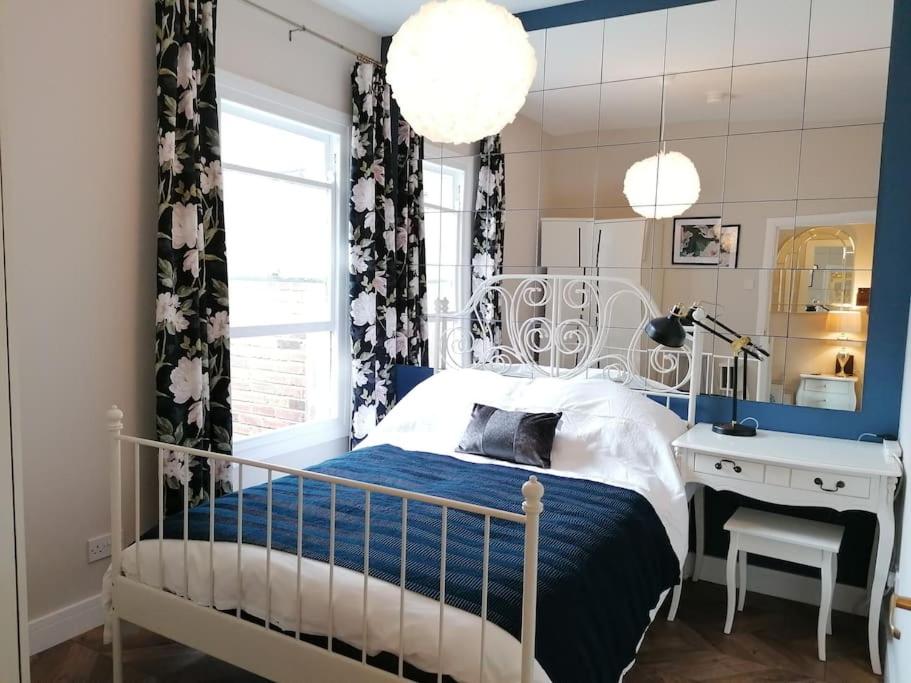 Stunning 3 Bedroom townhouse in the heart of city Images