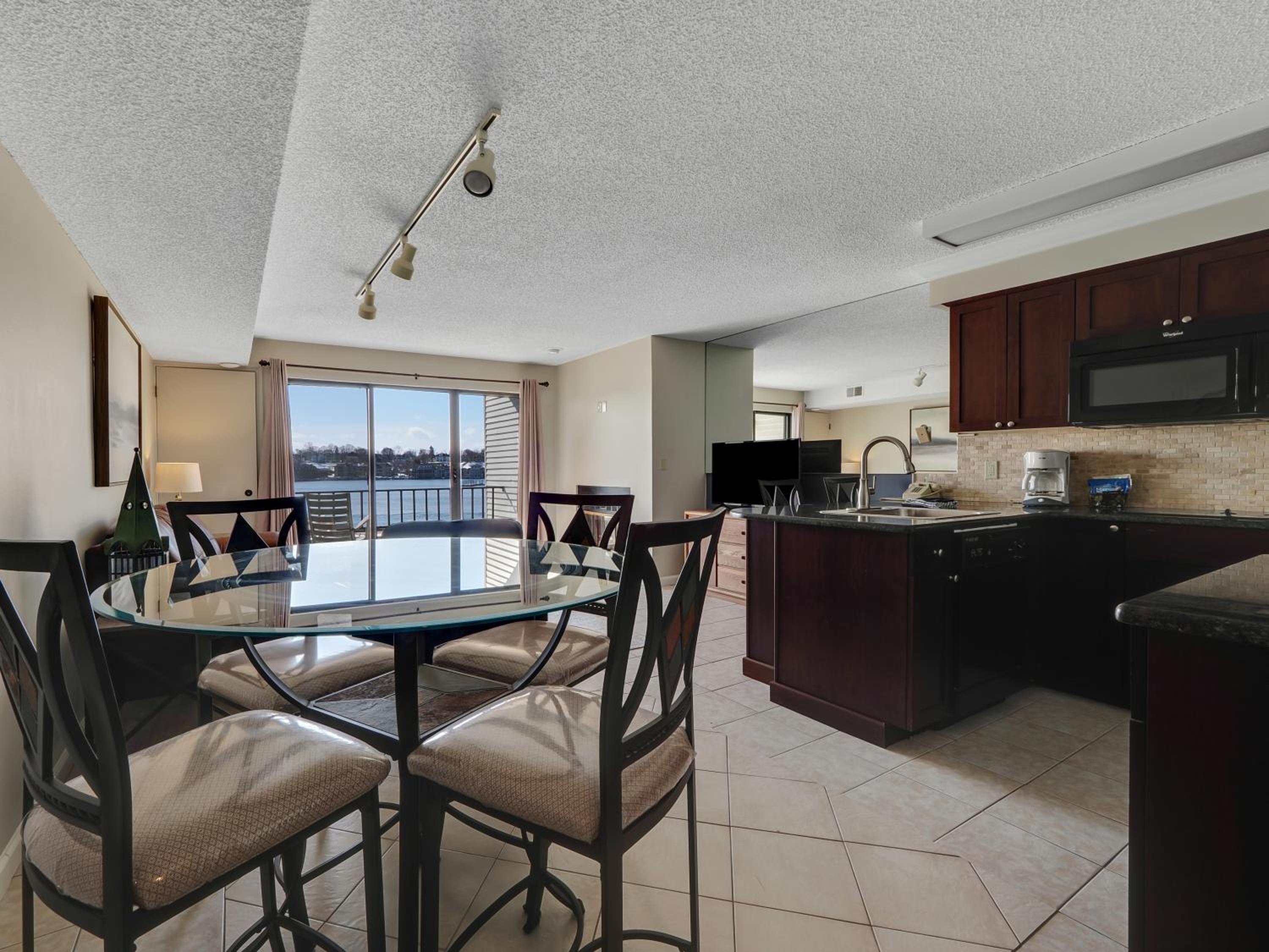 223 Edgewater Inn