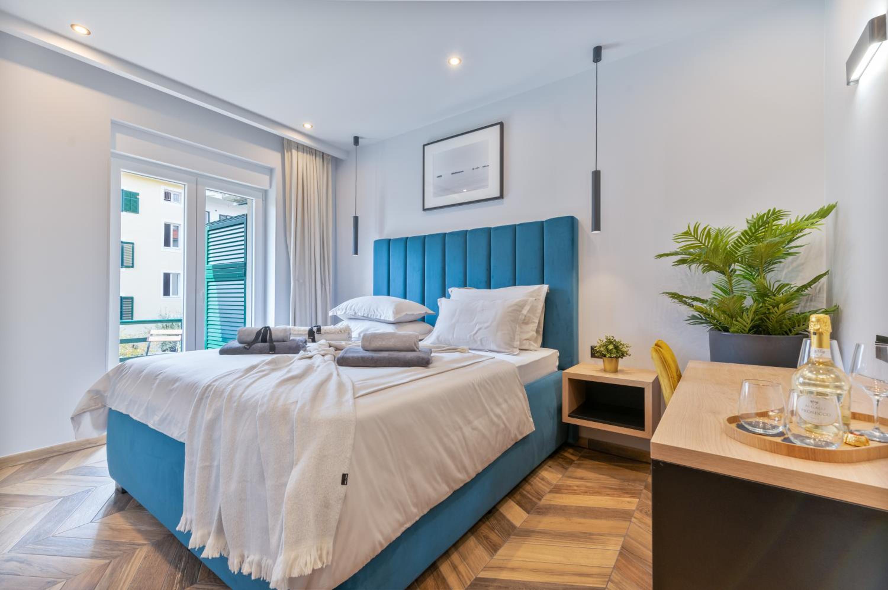 West Coast Deluxe Rooms - Vacation Rental Images