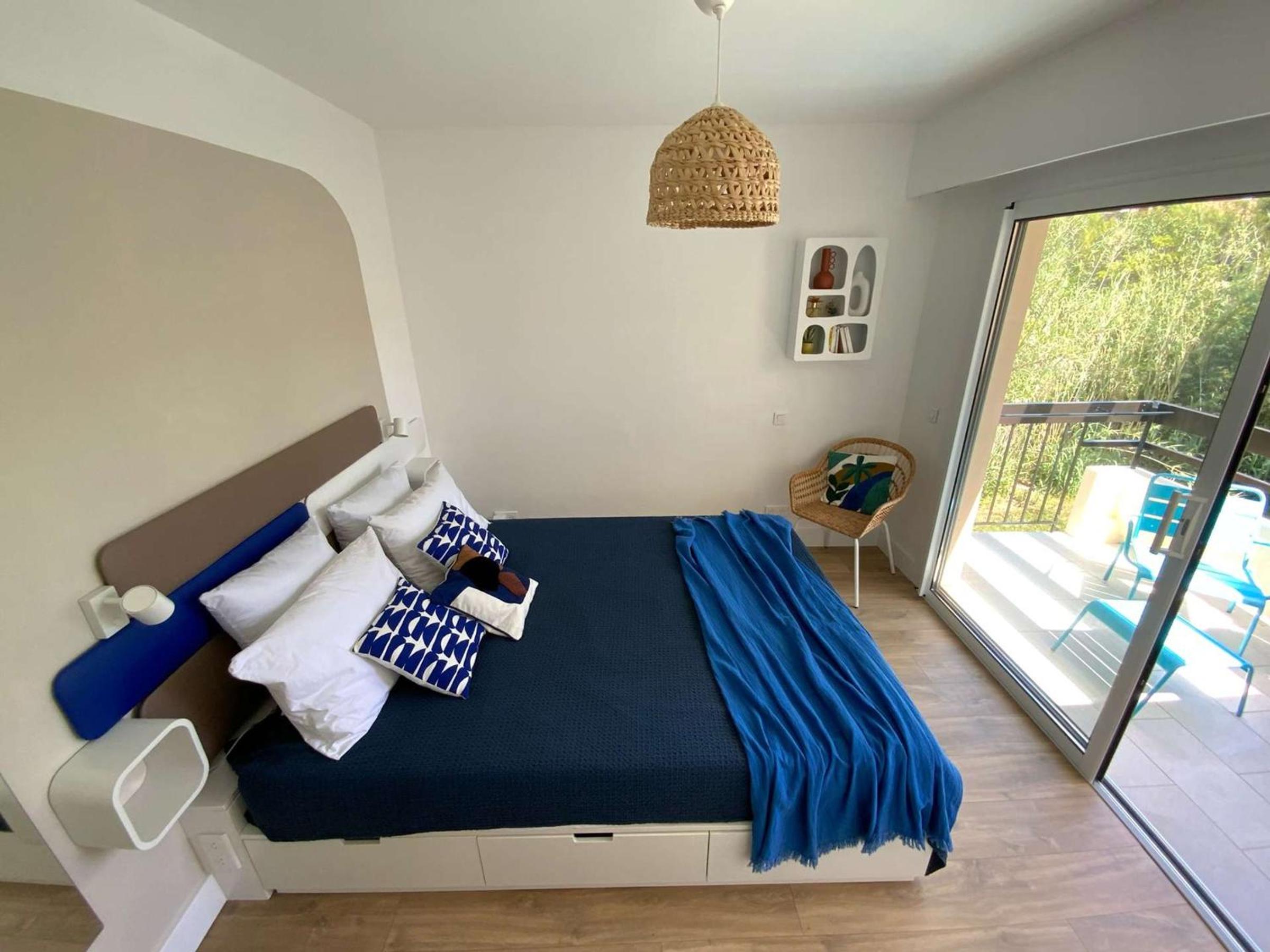 Appartement 2 pièces climatisé avec accès direct plage, parking et terrasse - Le Lavandou - FR-1-308-175 Images