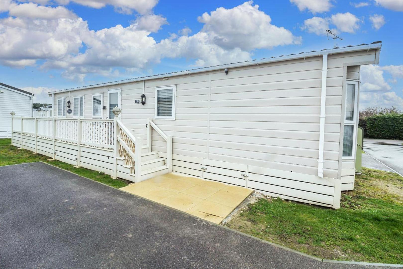 Beautiful Caravan At Seaview Holiday Park In Kent Ref 47028Pb Images