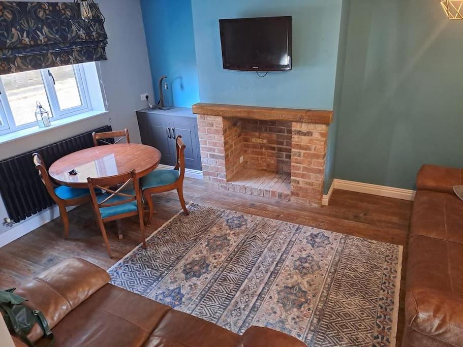 Cosy cottage near Alton Towers Images