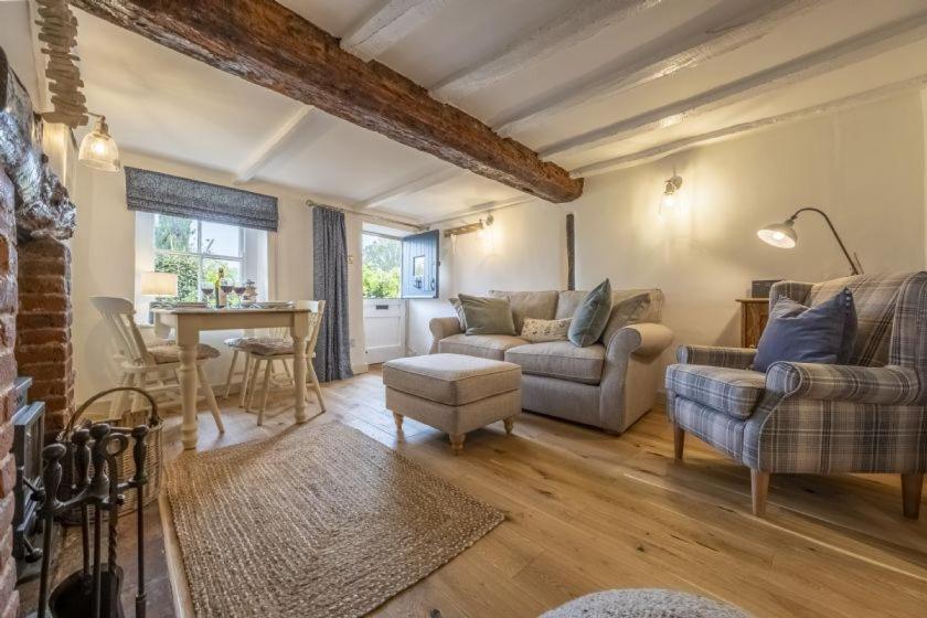 Muckledyke Cottage Images