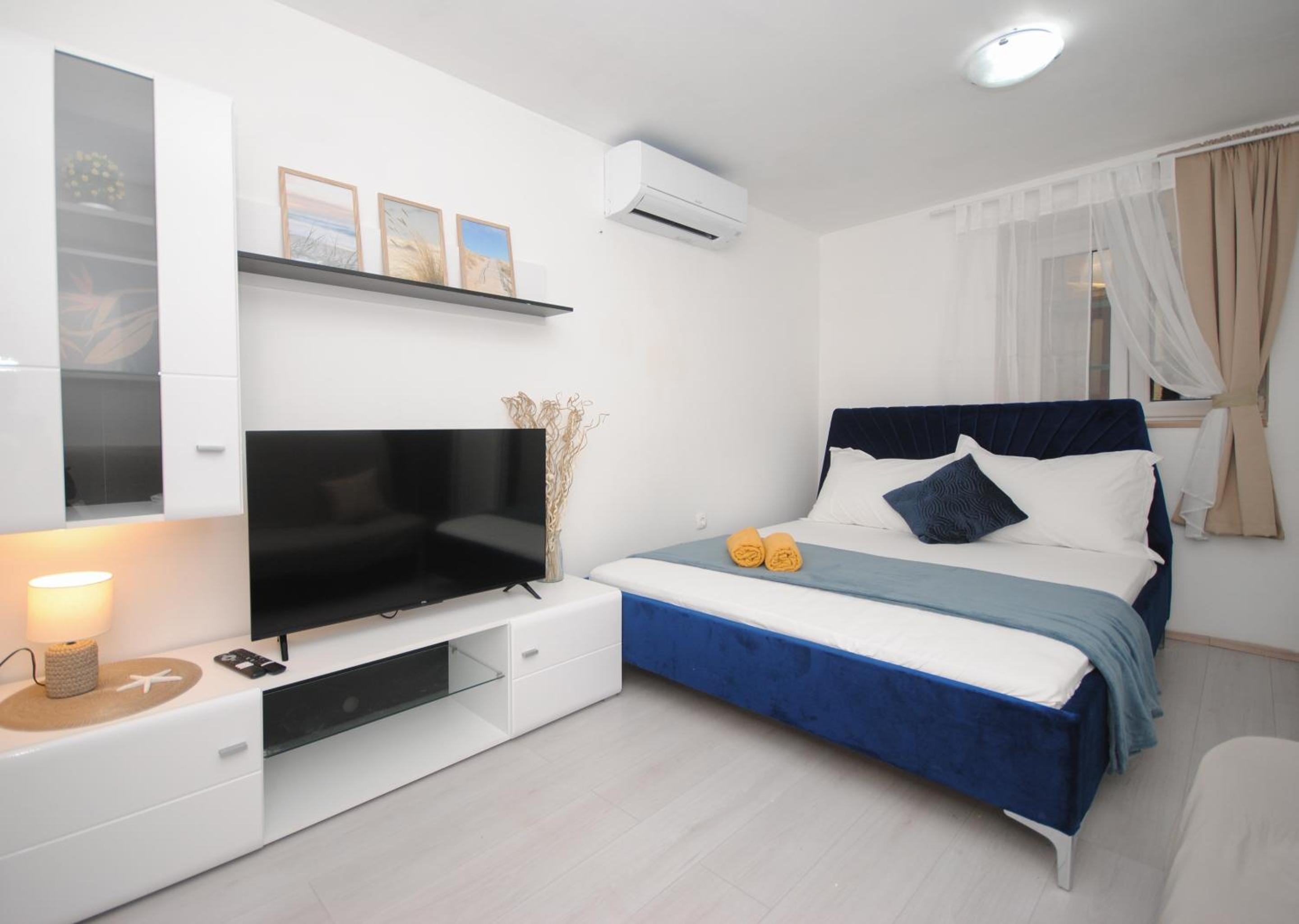 Apartment near Split, 100 m from the beach - available for min 5 days bookings Images