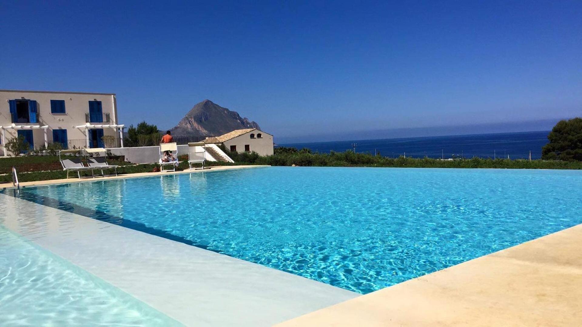 CALA AZZURRA MACARI Bed and Breakfast and Holidays House Images