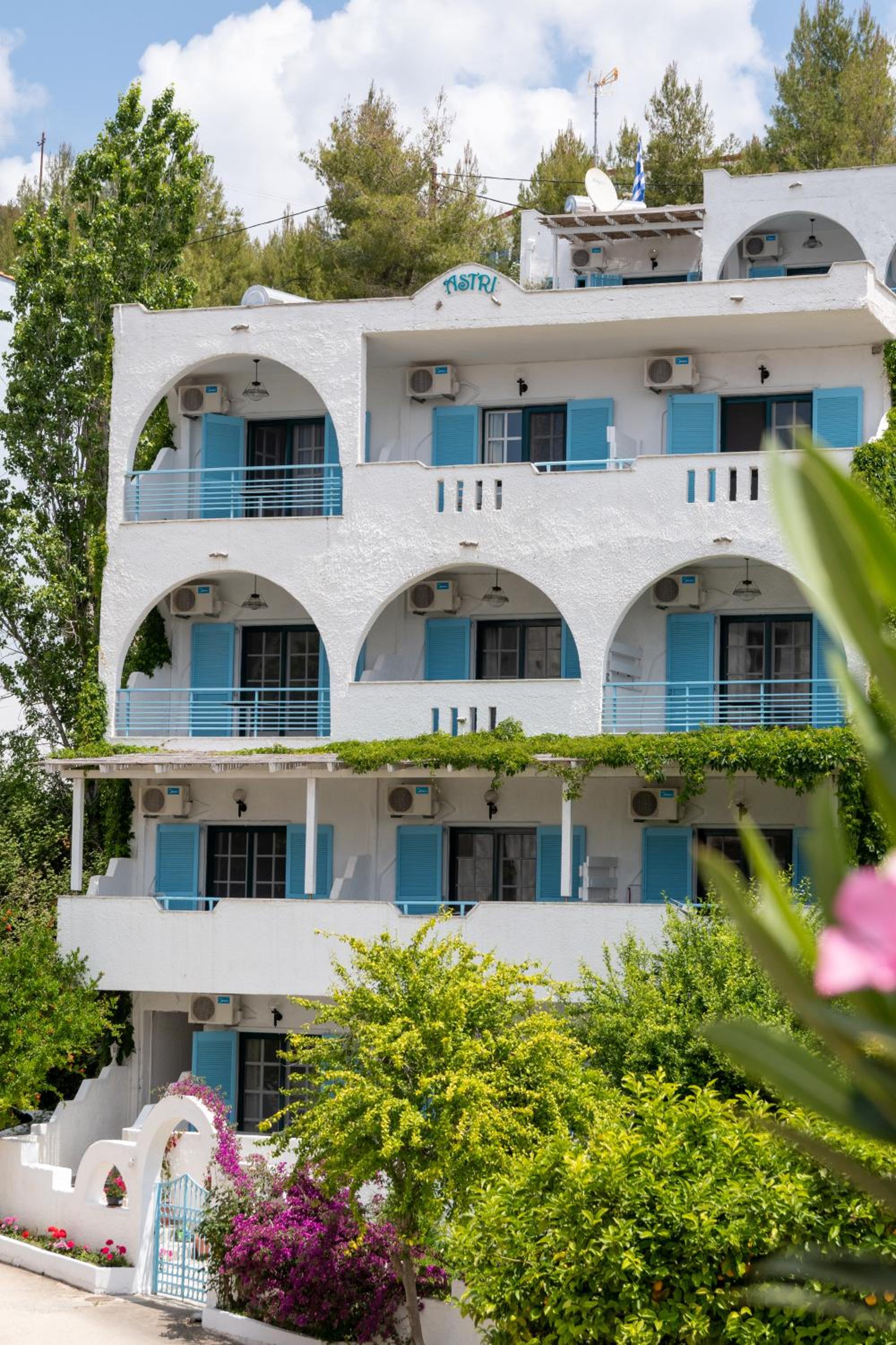 Astri Hotel