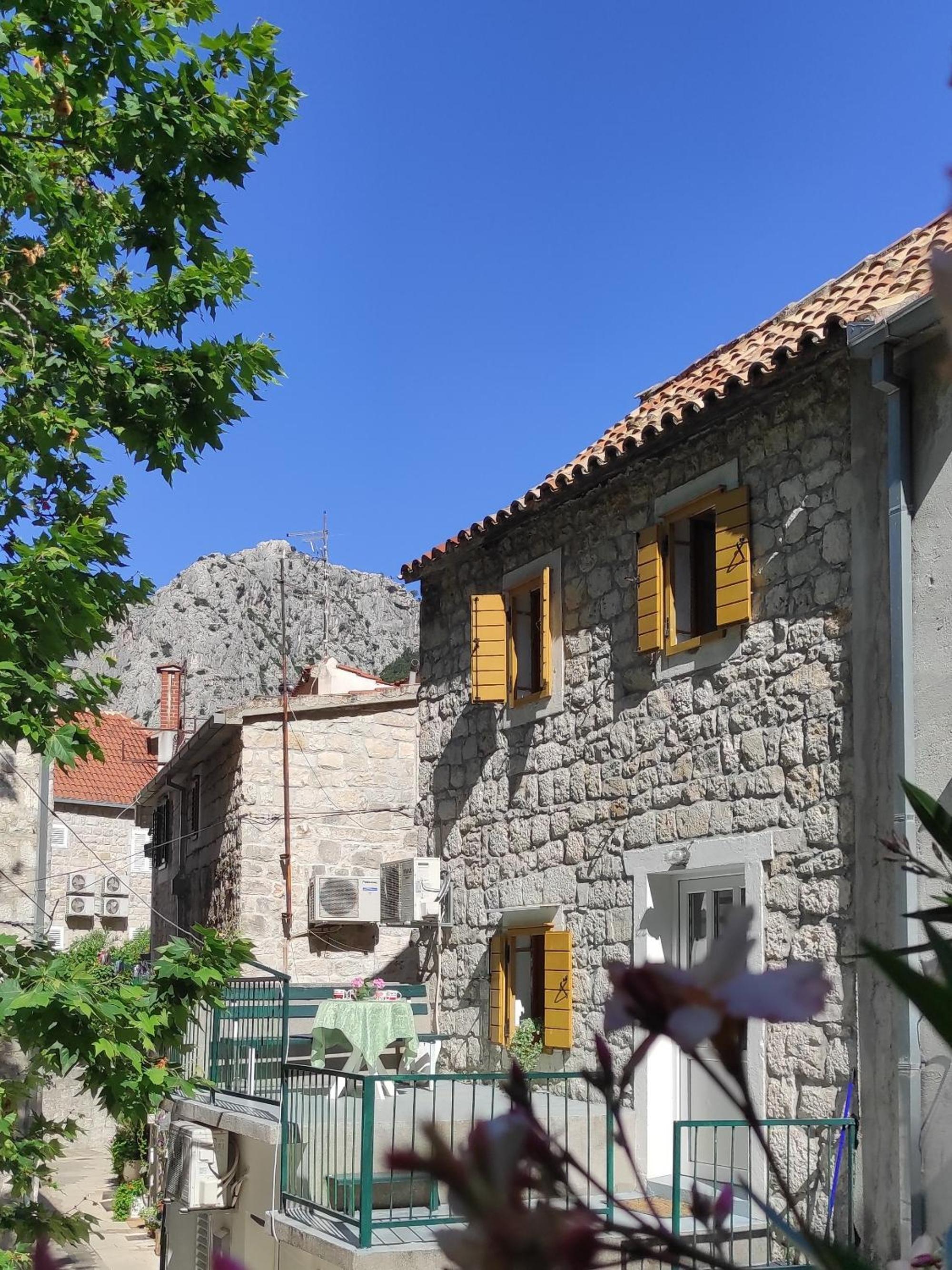 Apartments with a parking space Omis - 21053 Images
