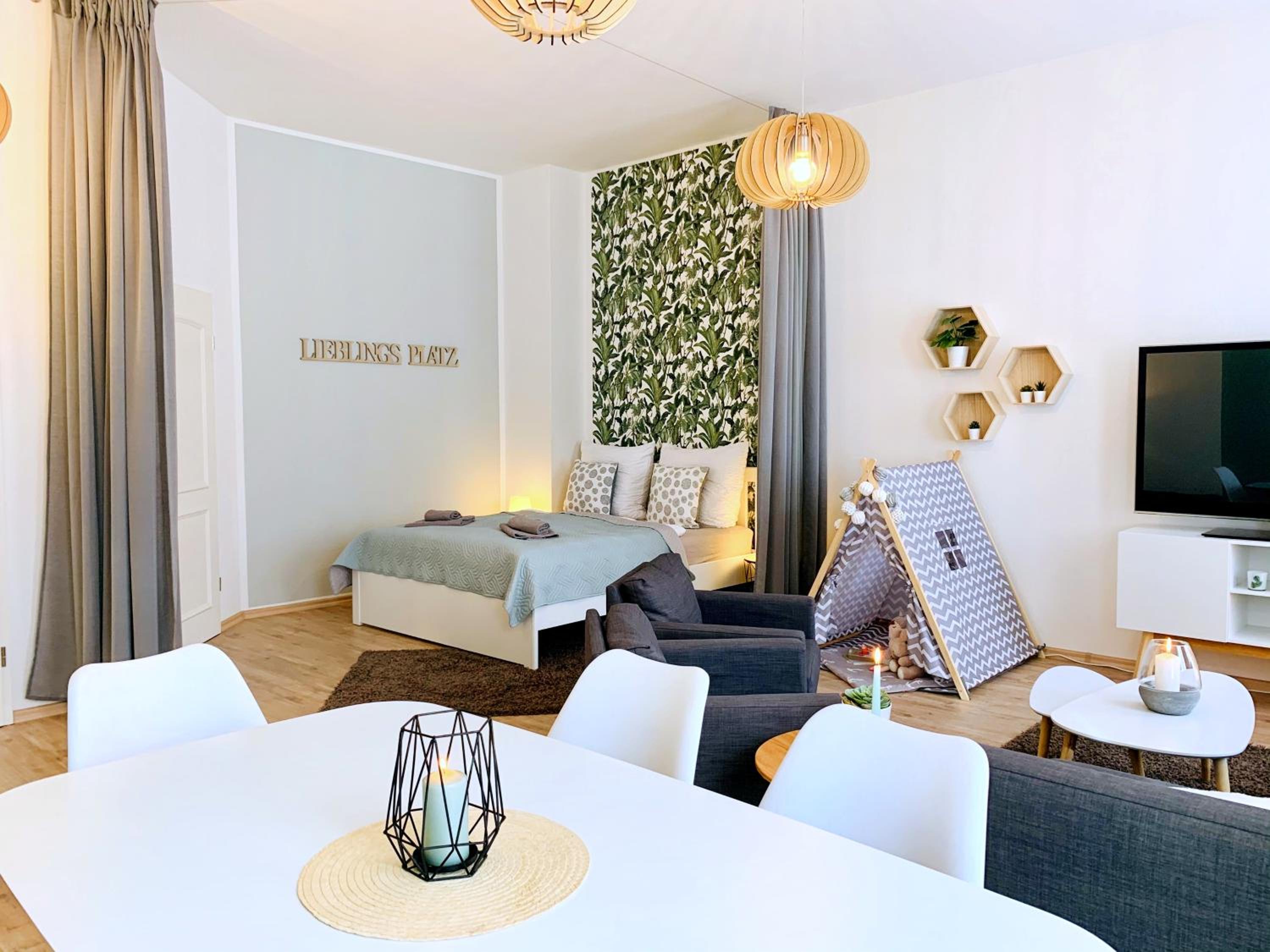 Zentrumsnahe Ferienwohnung mit ruhigem Balkon - "Arthur" Images