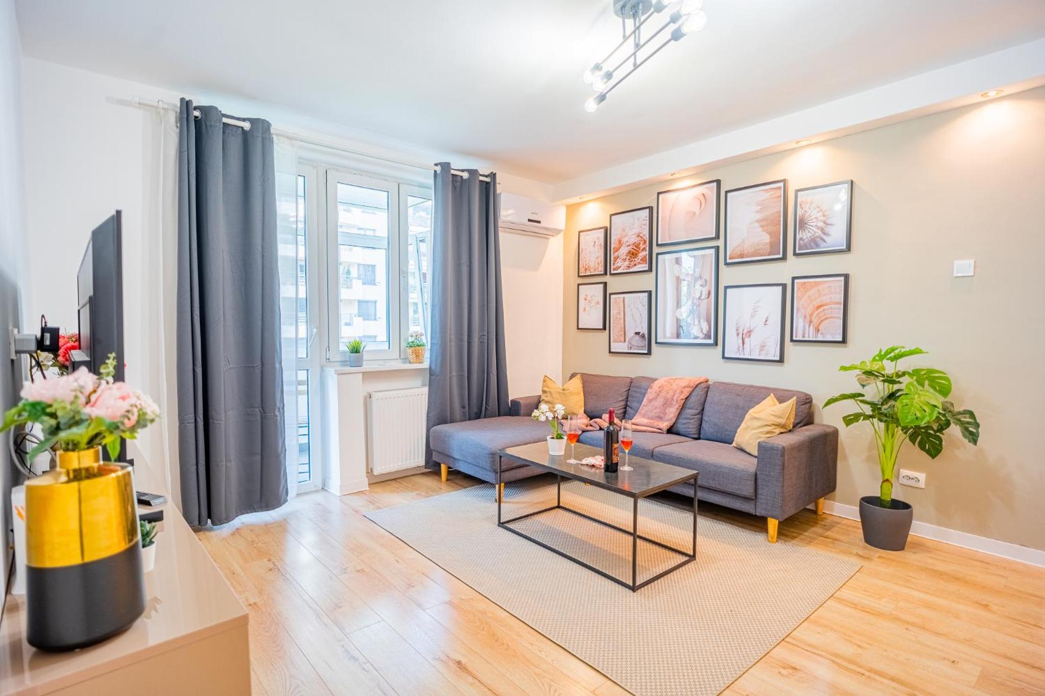 Spacious Newly Renovated 2BR Apartments with Balcony Images