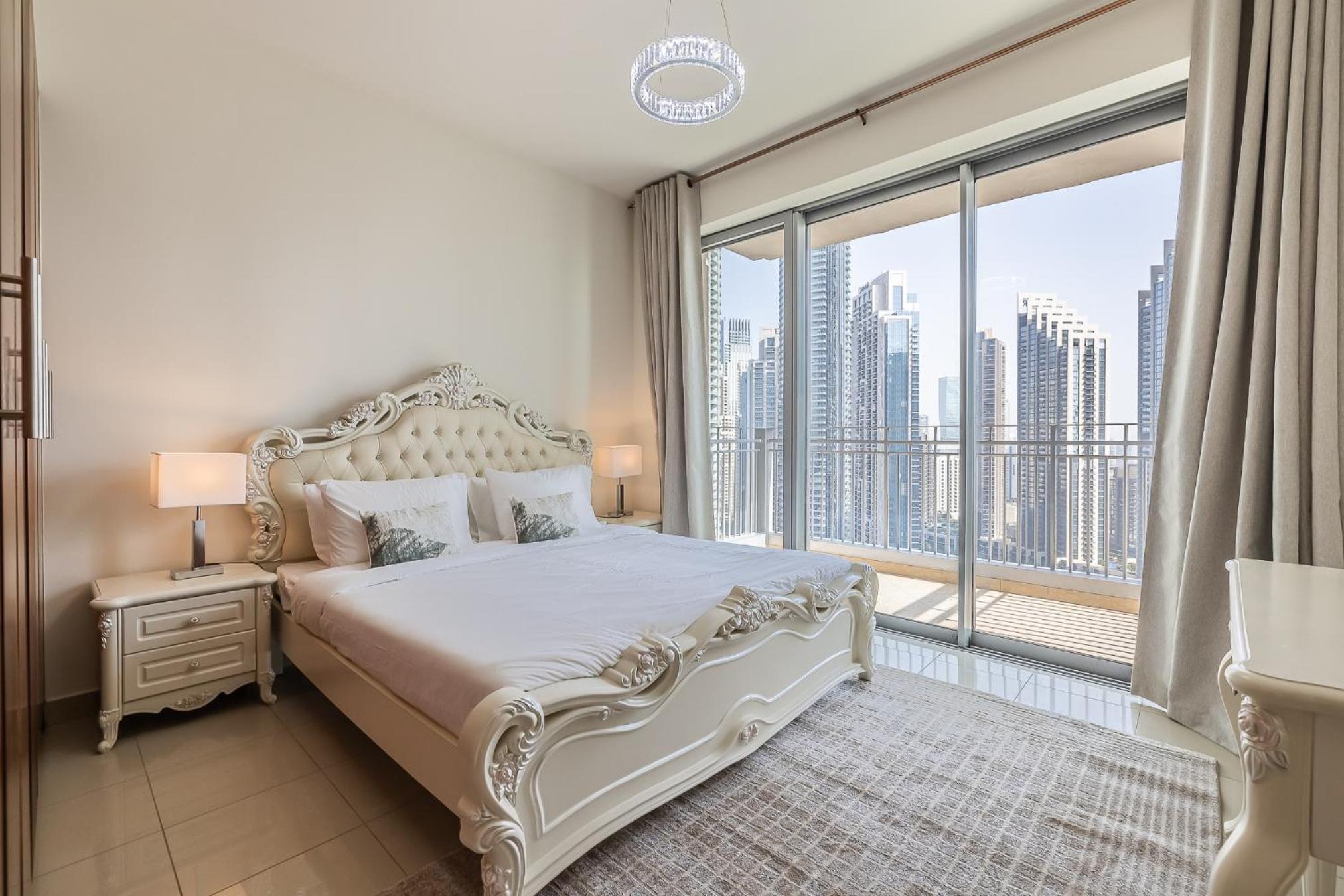 Newly furnished 3BDR Apartment in Downtown Images