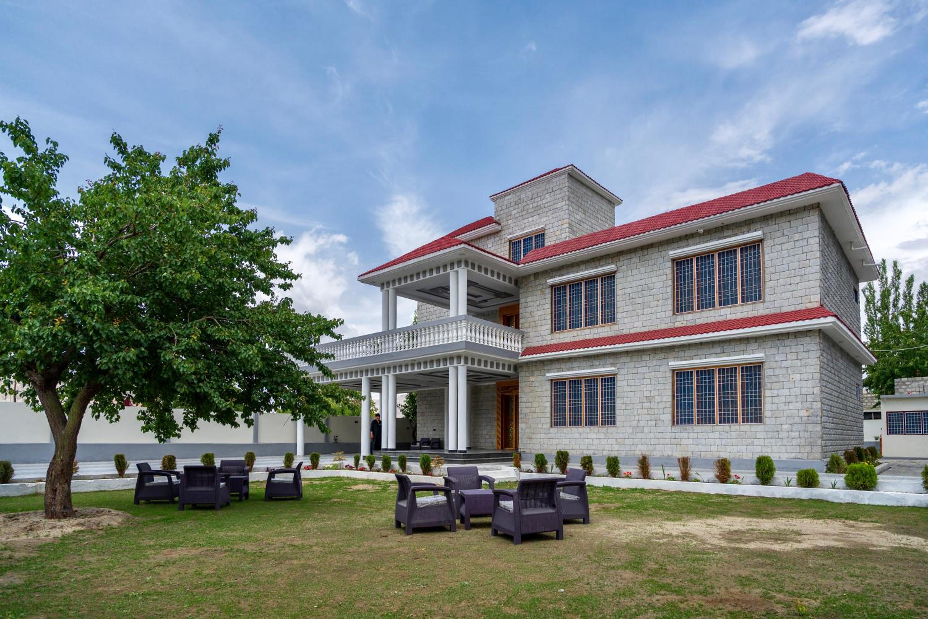 Dirleh Hotel Images