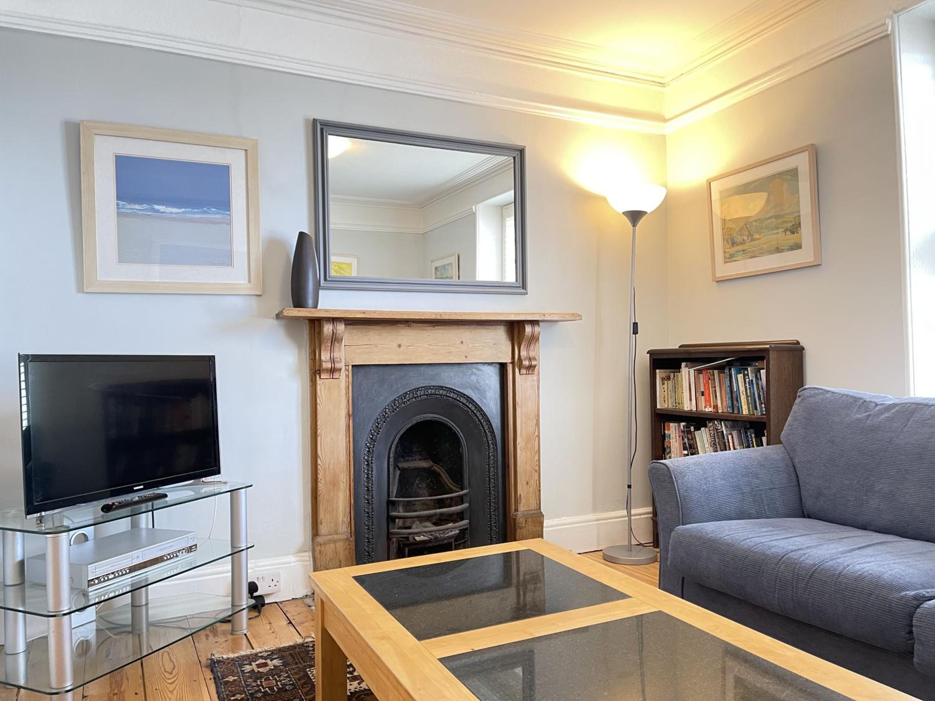37 Trenwith Place, charming family home & garden! Images