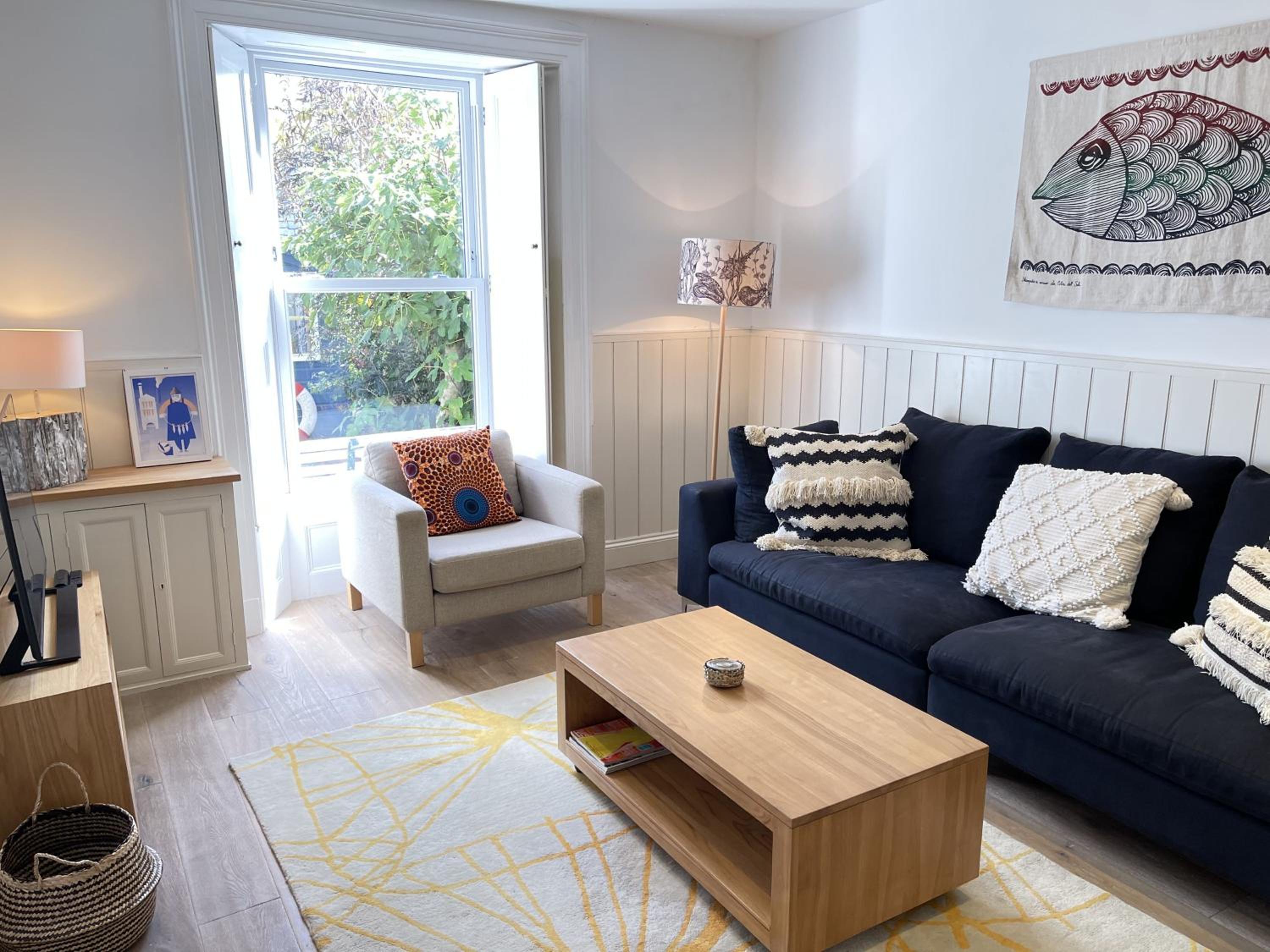 Porth House, with south facing courtyard garden! Images