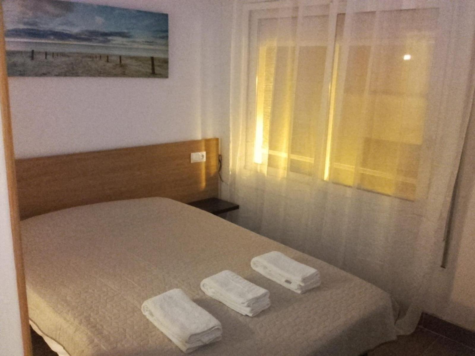 HABITACIÓN ECONÓMICA CON BAÑO PRIVADO EN PLENO CENTRO DE FIGUERES Images