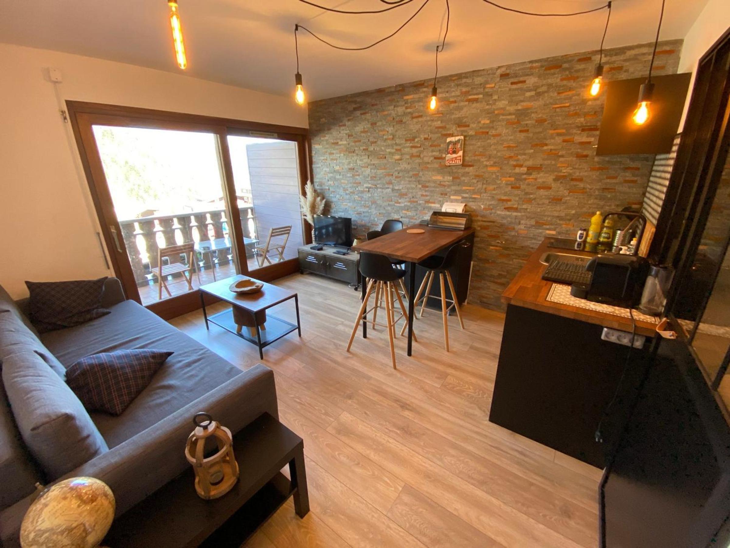 Studio Cabine Idéal: à 400m du Centre, Balcon Ouest, Casier à Skis – Châtel - FR-1-693-97 Images