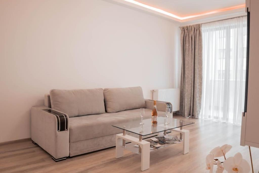 Apartament zona Coresi mall Images