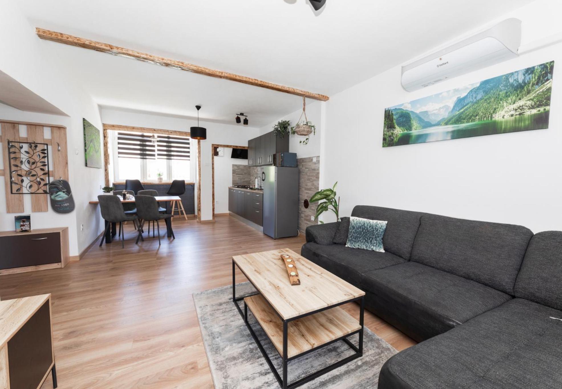 Lynx and Fox Self check-in Free parking apartment Images