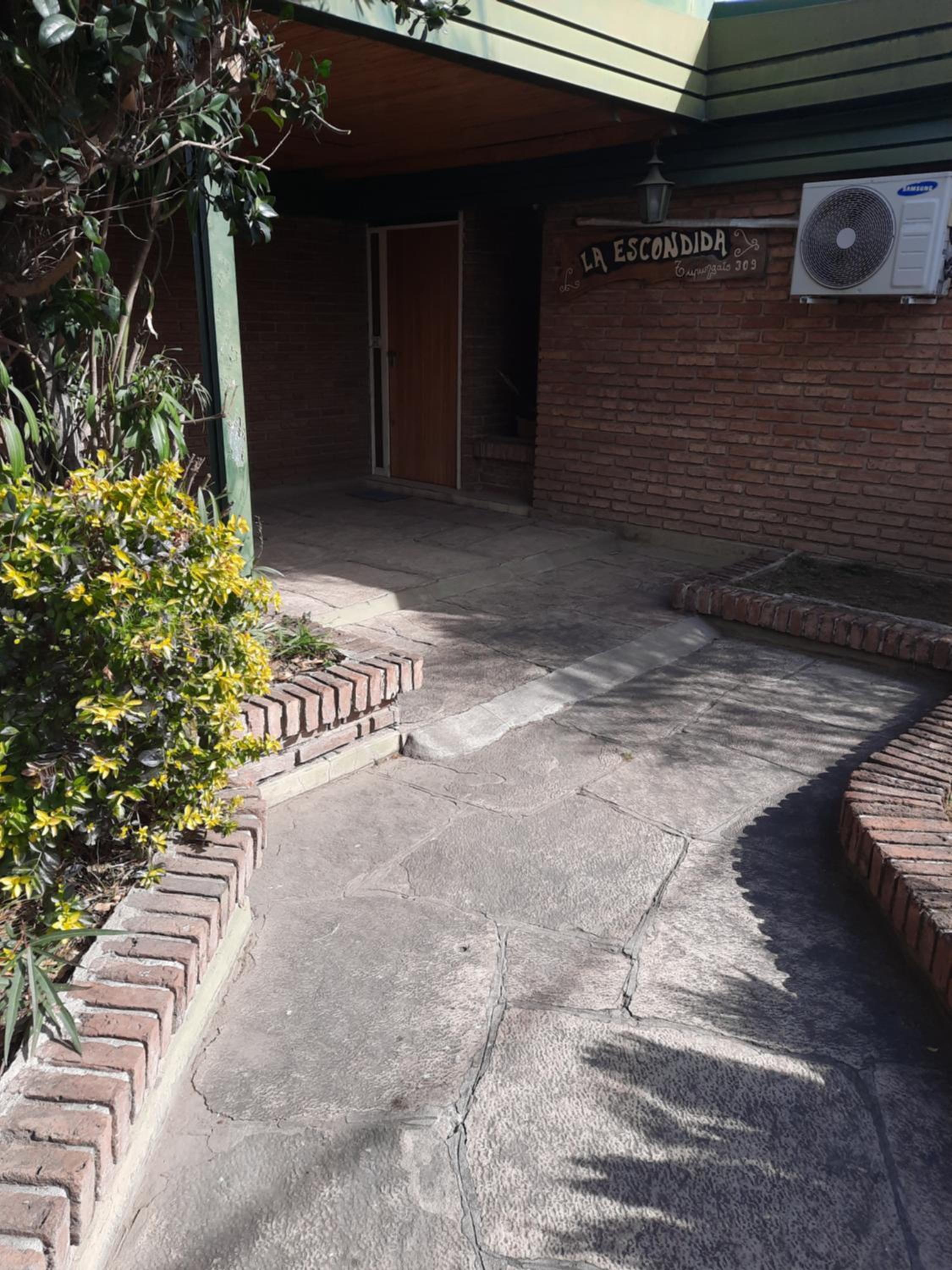La ESCONDIDA Images