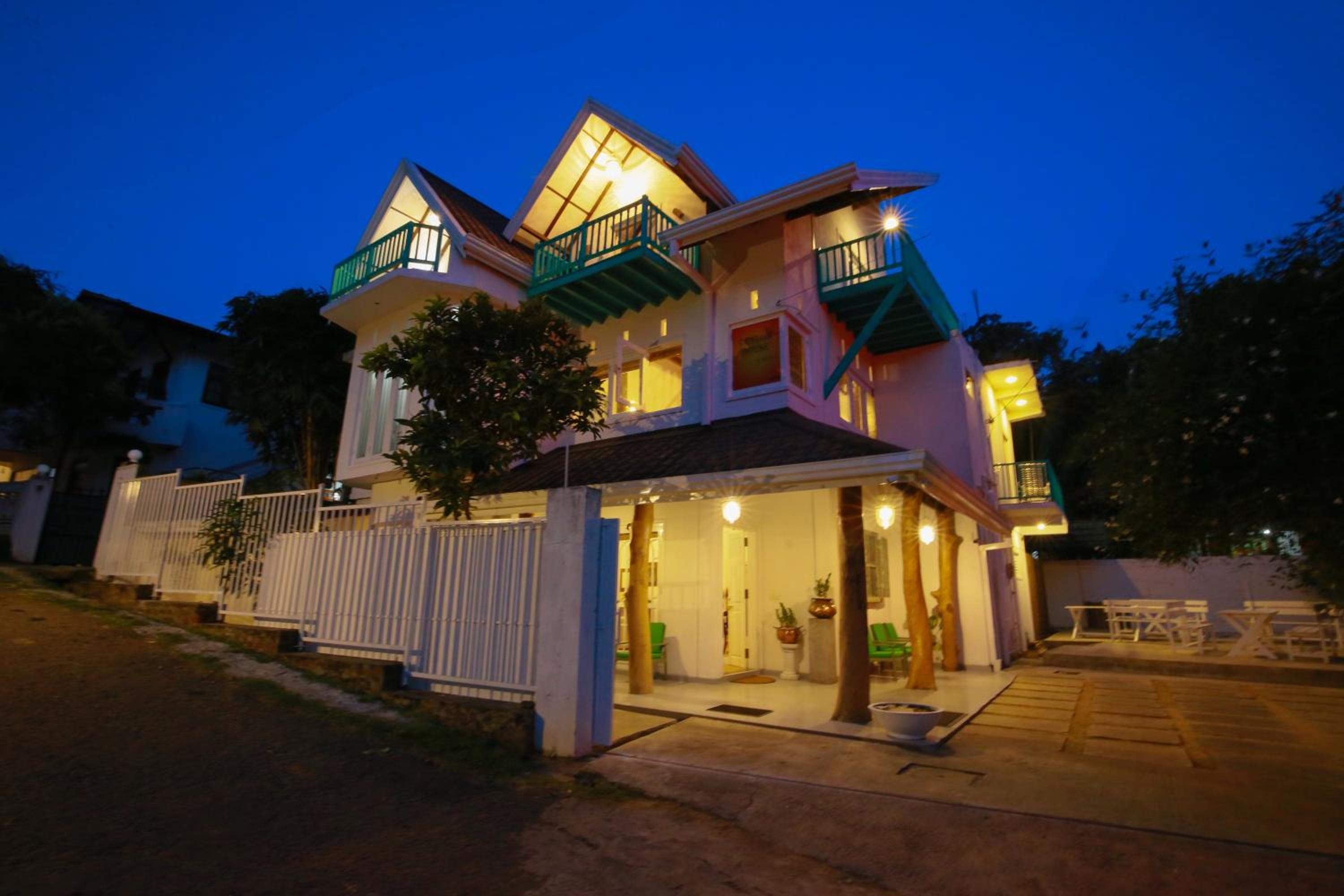 Ceylon House By Sunrise Images