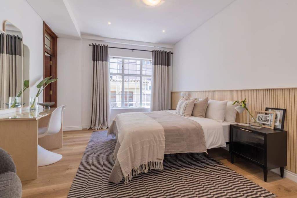 Stylish Apartment in Cape Town - NO load shedding Images