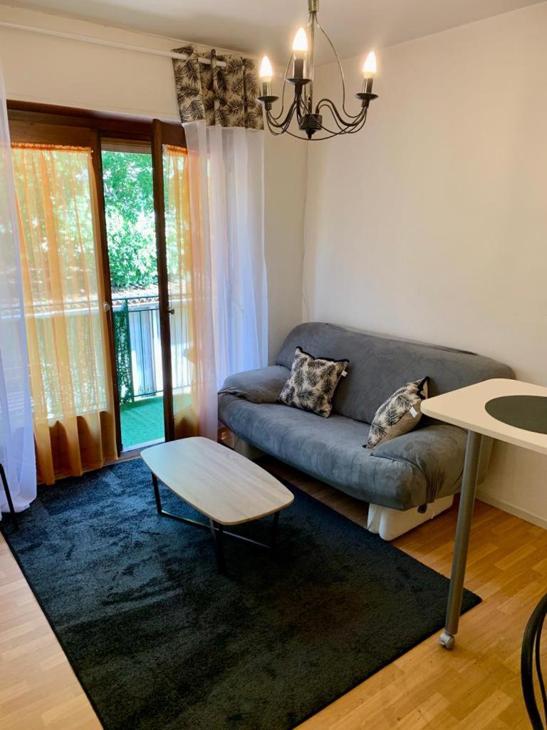 Agréable appartement 2 pieces a forbach avec Garage fermé - check in autonome Images