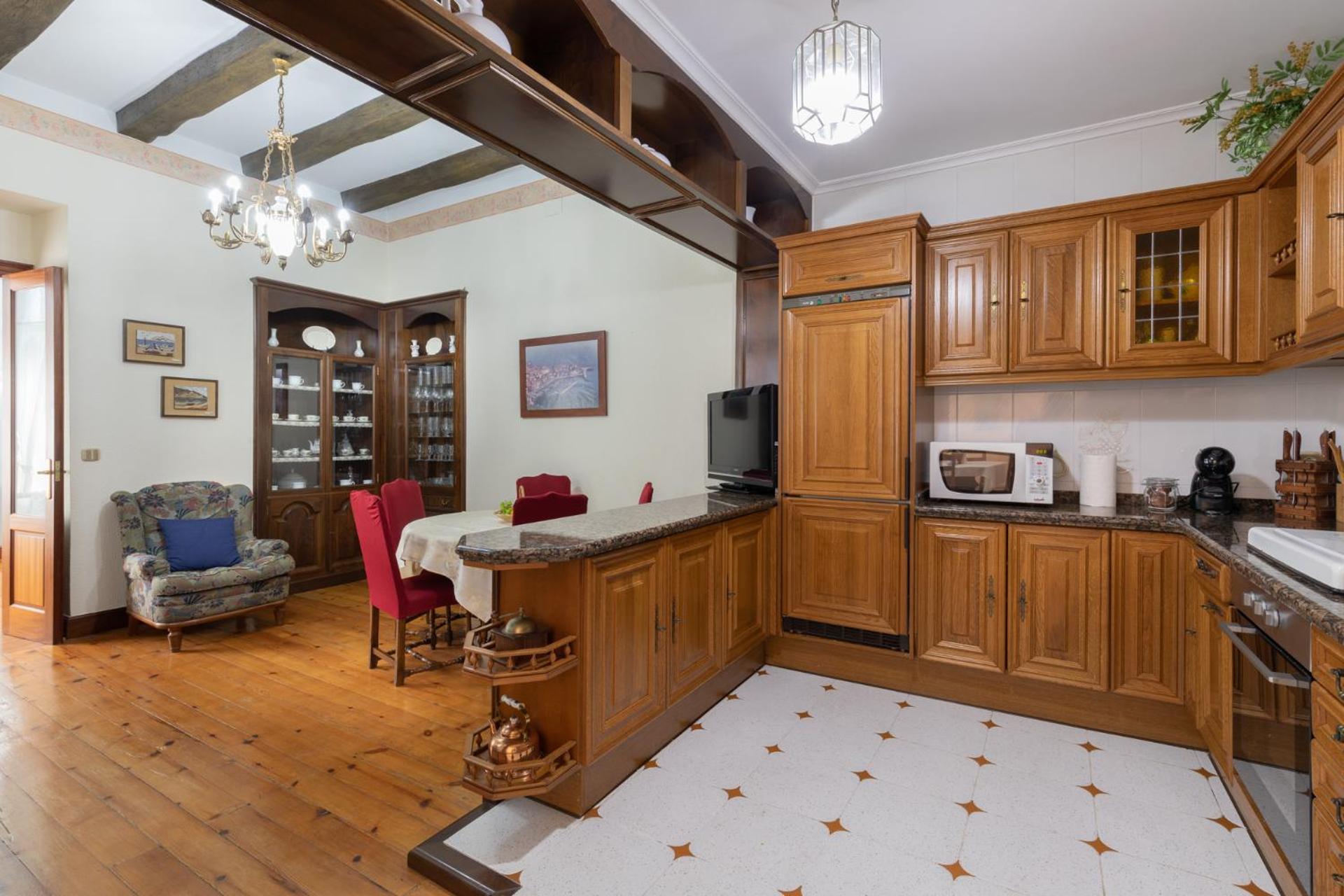 Jauregi - baskeyrentals Images