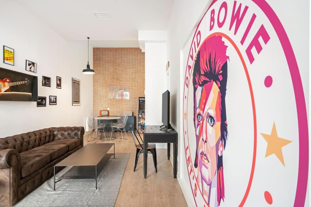 Bowie House - Madrid River-A-SALVAD Images