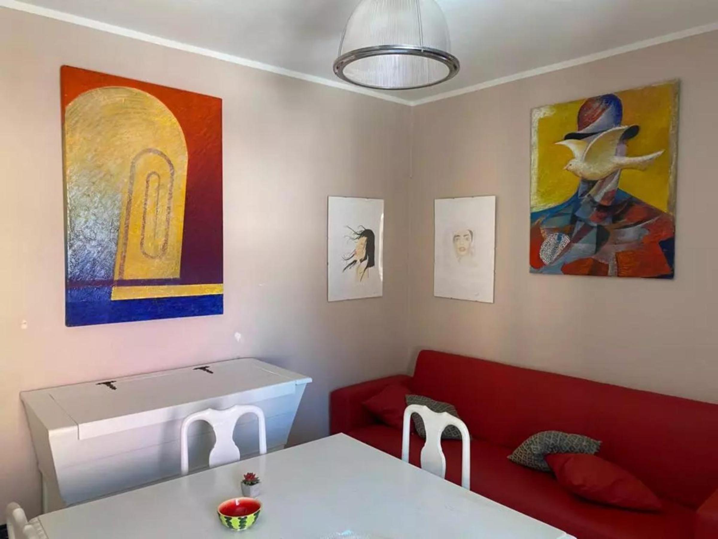 Casa in centro storico a Carrara Images
