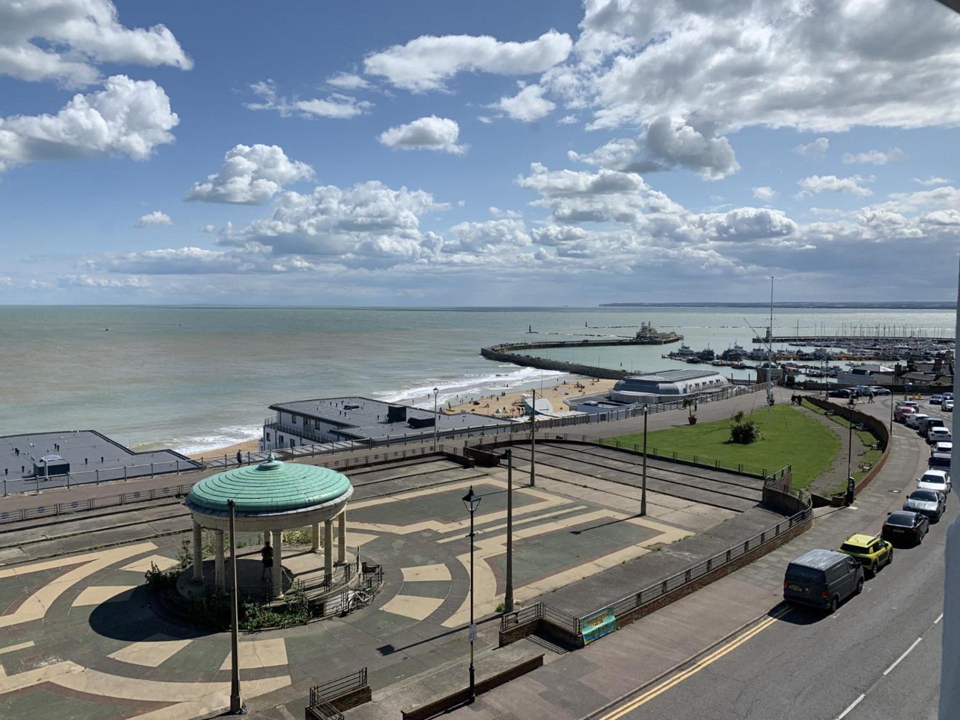 Beach View Apartment - Top floor sea view Ramsgate Images