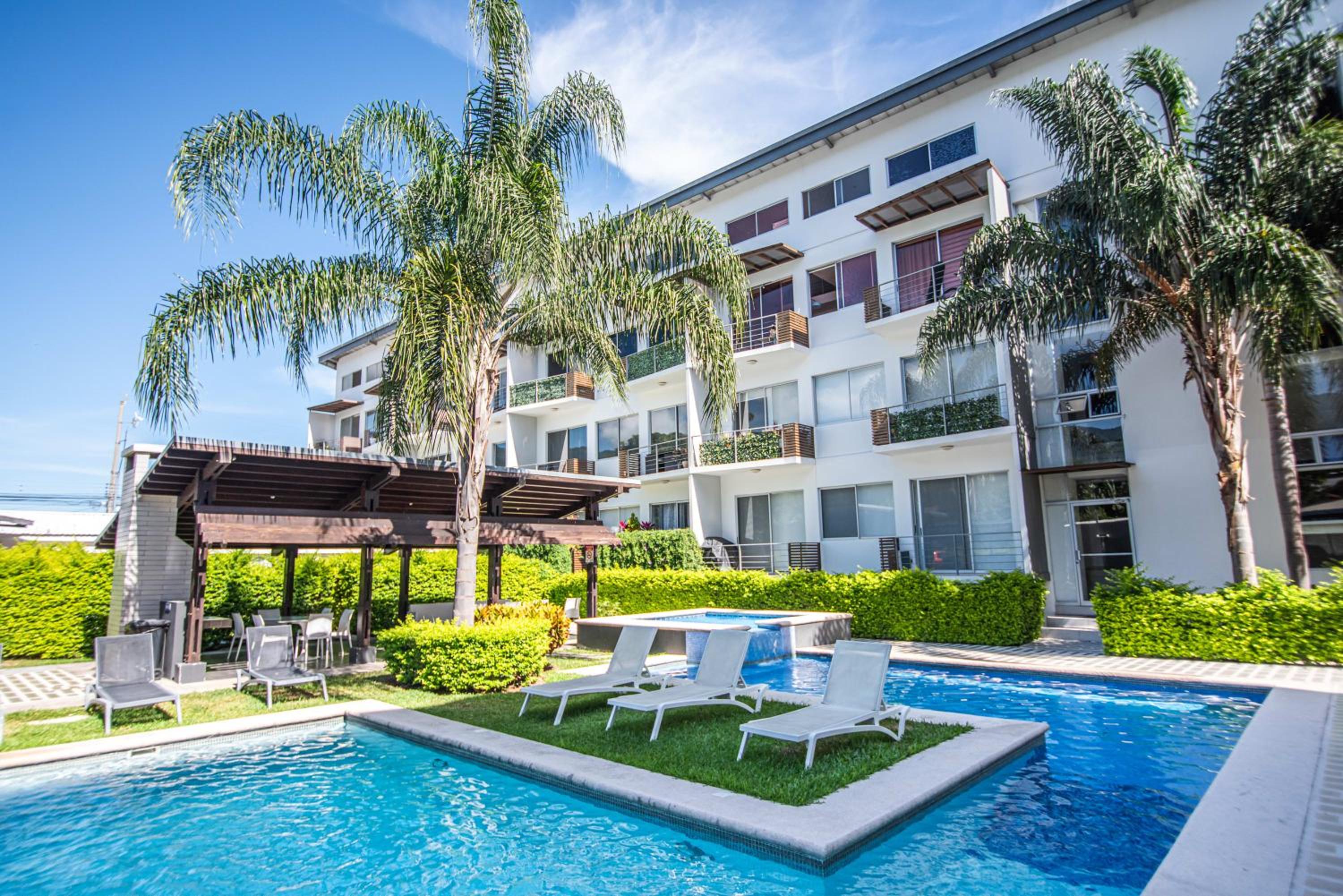 Pura Vida Loft - Pool Amenities and Parking Images