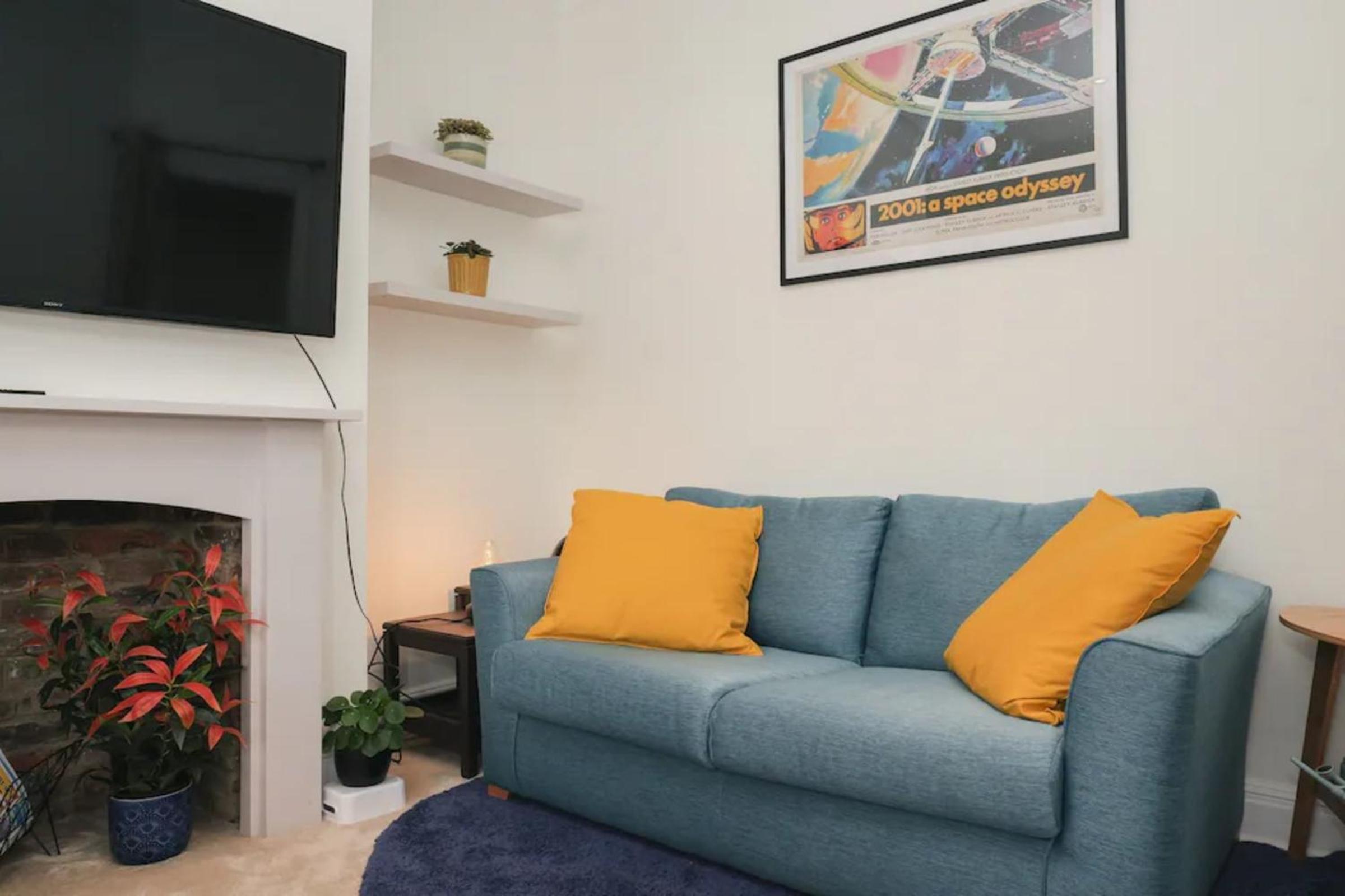 Lovely 1BD Flat -Prime Brighton Location w Garden! Images