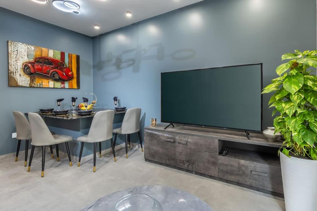 Nocturnal Elegance Apartment by Solea Images