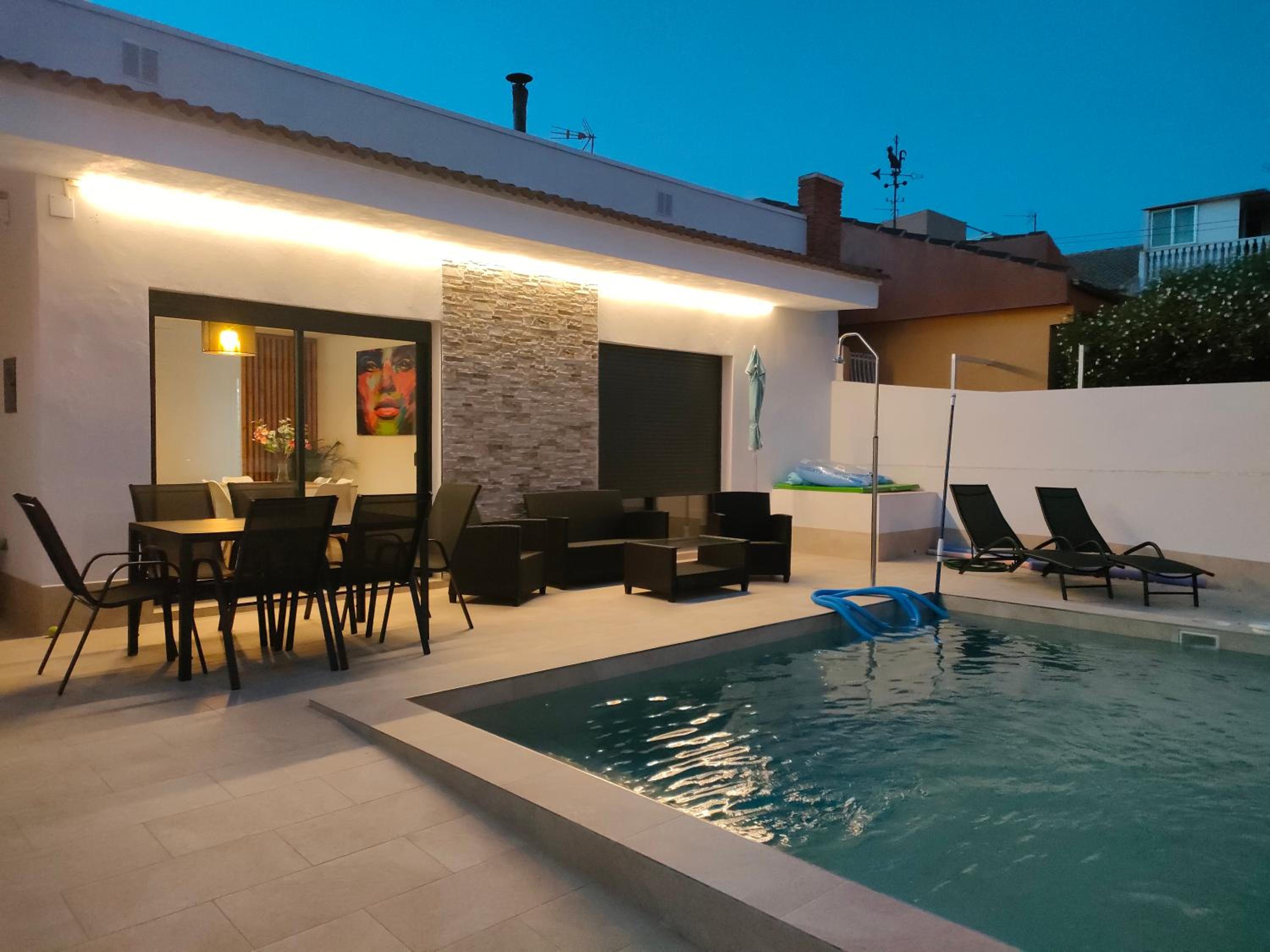 Villamolinos, villa con piscina privada. Images