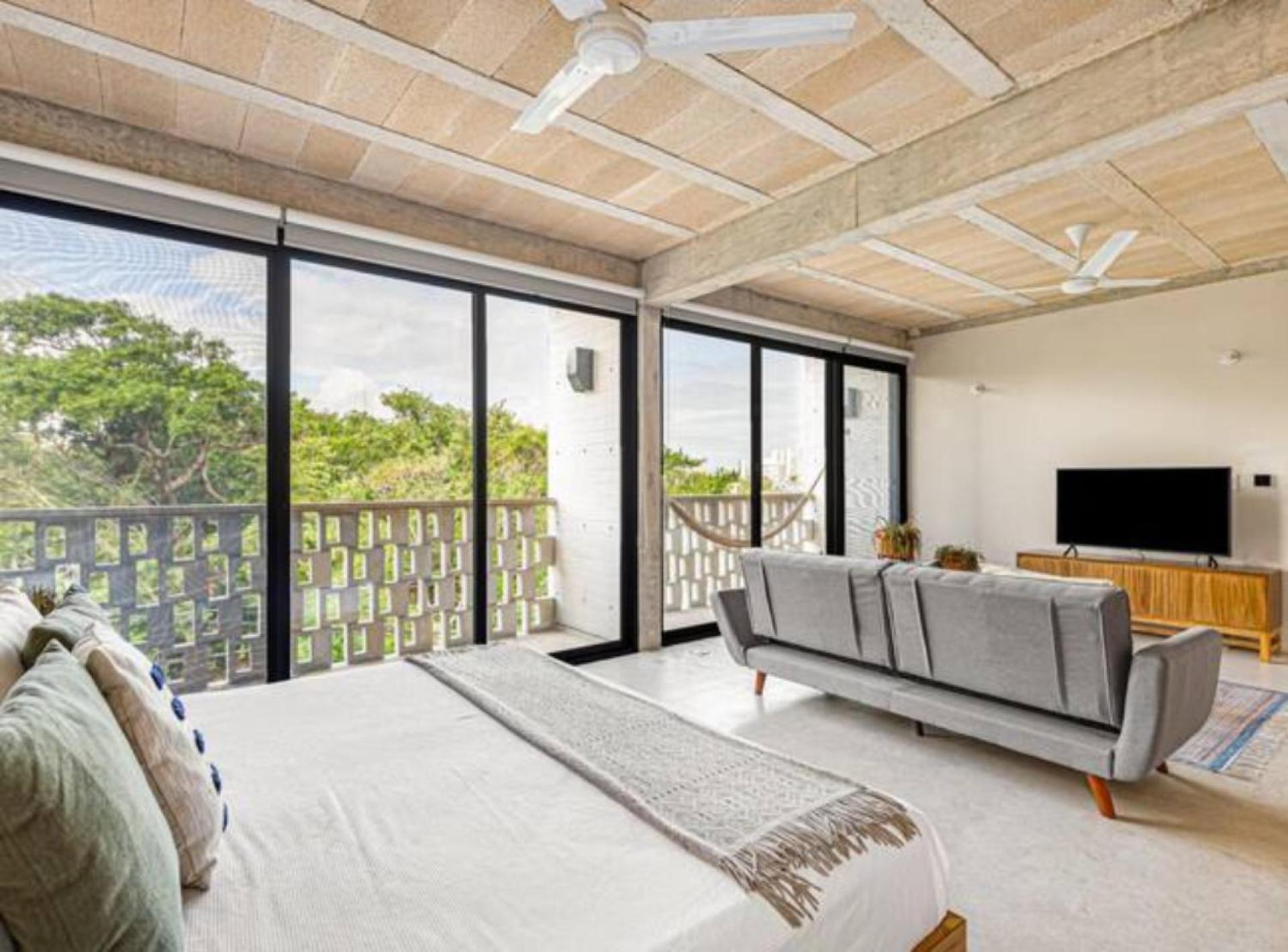 Spacious Large Loft With Pool Images