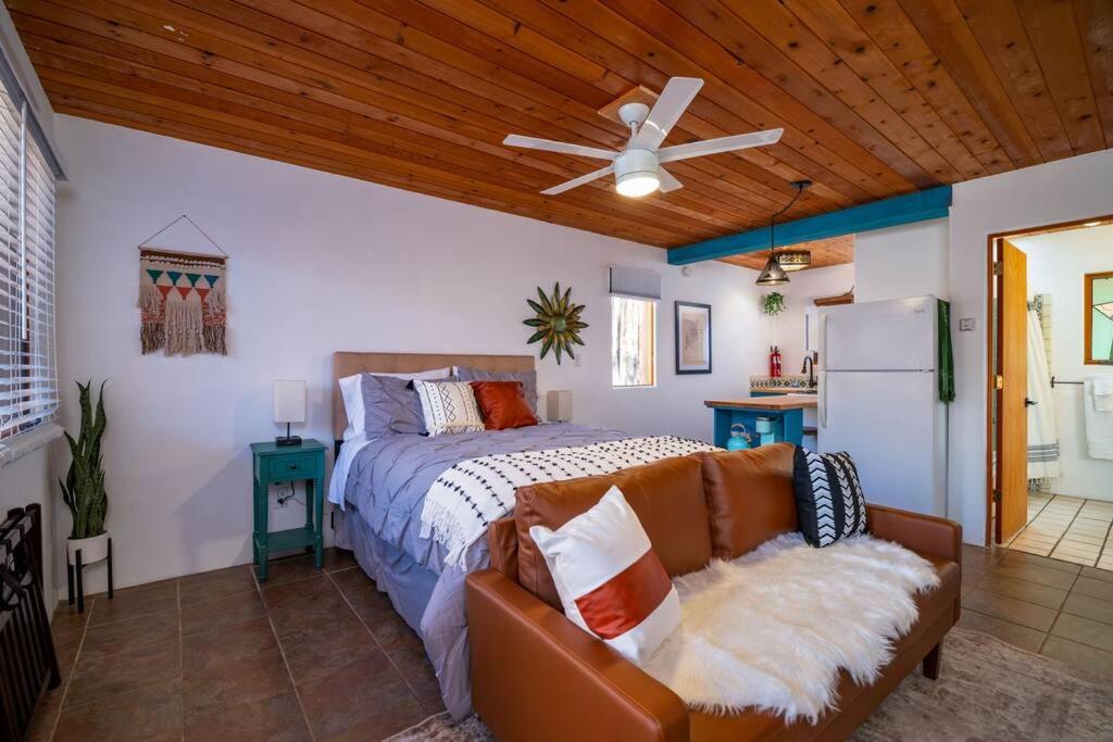 Casita Gomez- Patio, Studio, Railyard District Images